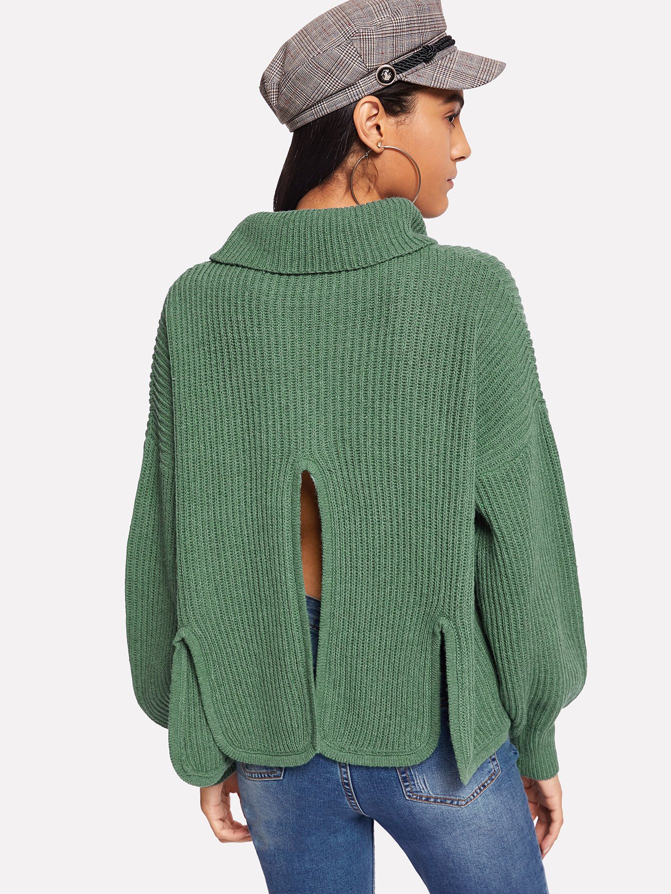 Свитер с рукавом "летучая мышь" сзади разделение