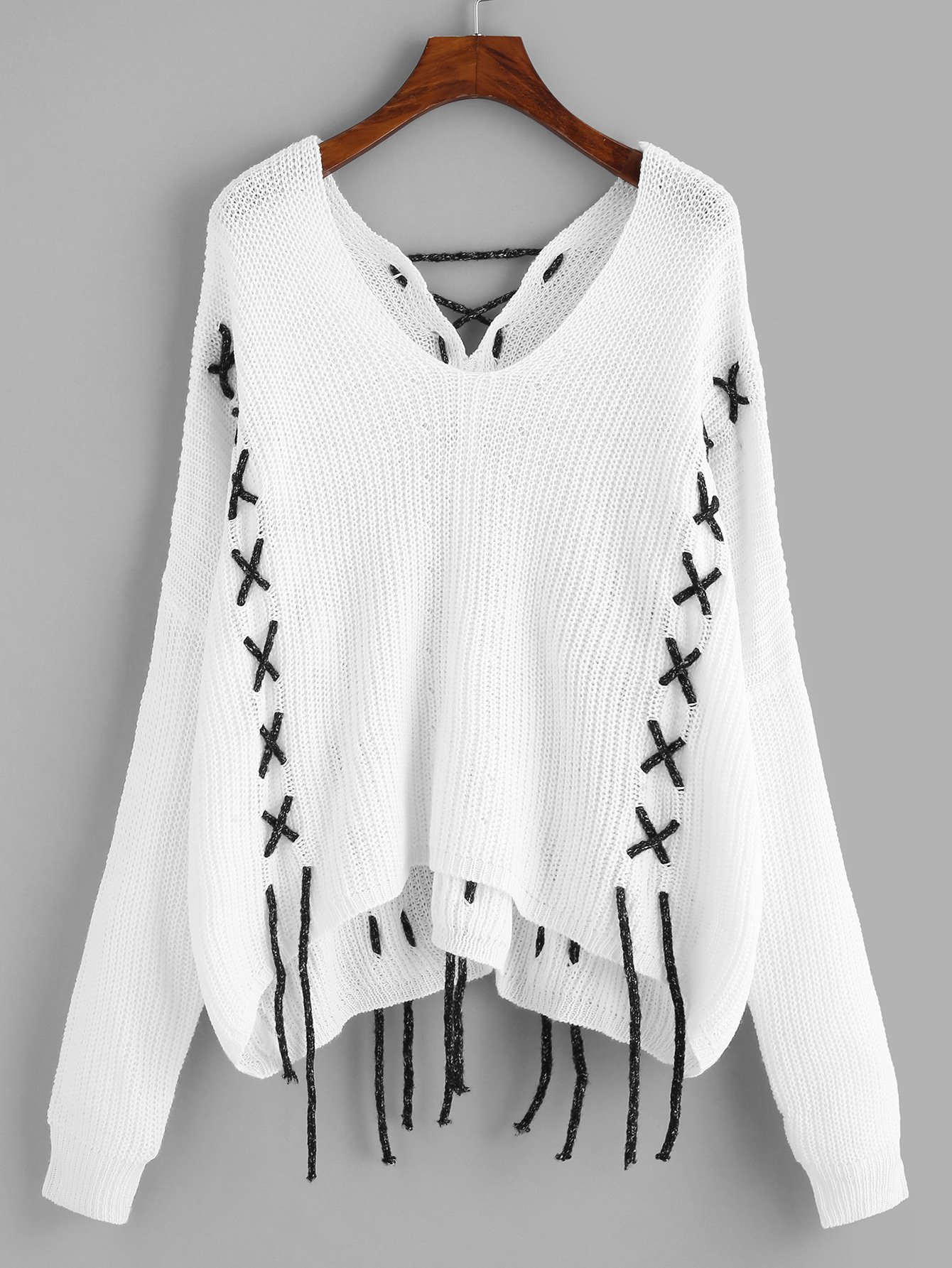 Свитер с заниженной линией плеч на шнуровке