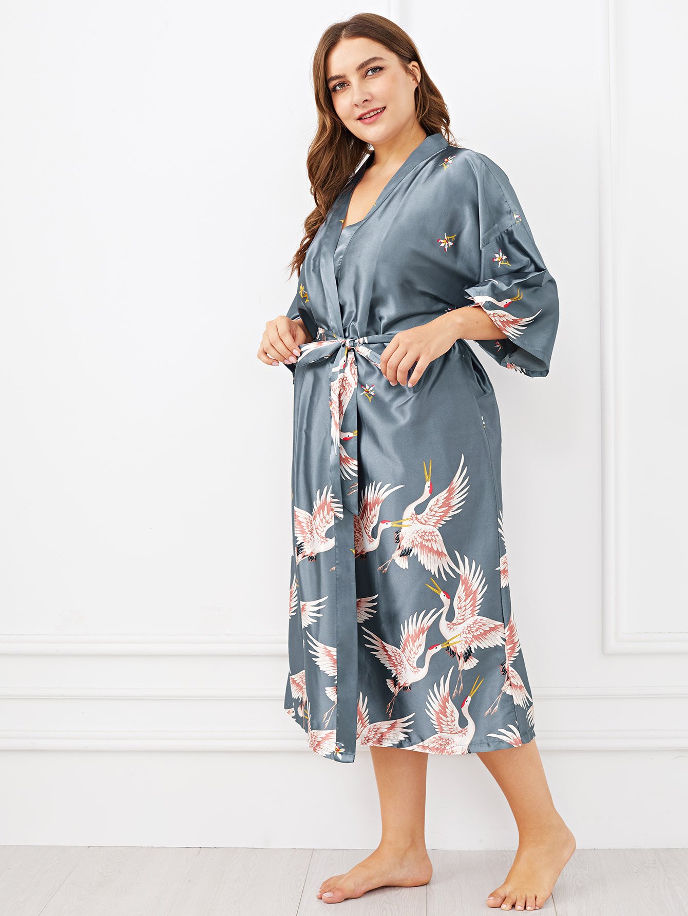 Большой домашний халат с рисунком журавля и с поясом