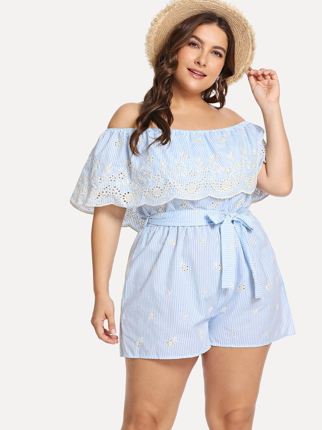 Плюс вышитый плечевой вышитый свитер с поясным полосатым комбинезоном