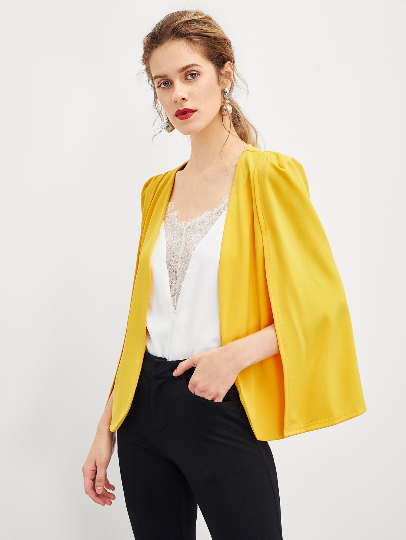 Простой жакет с рукавами Cape