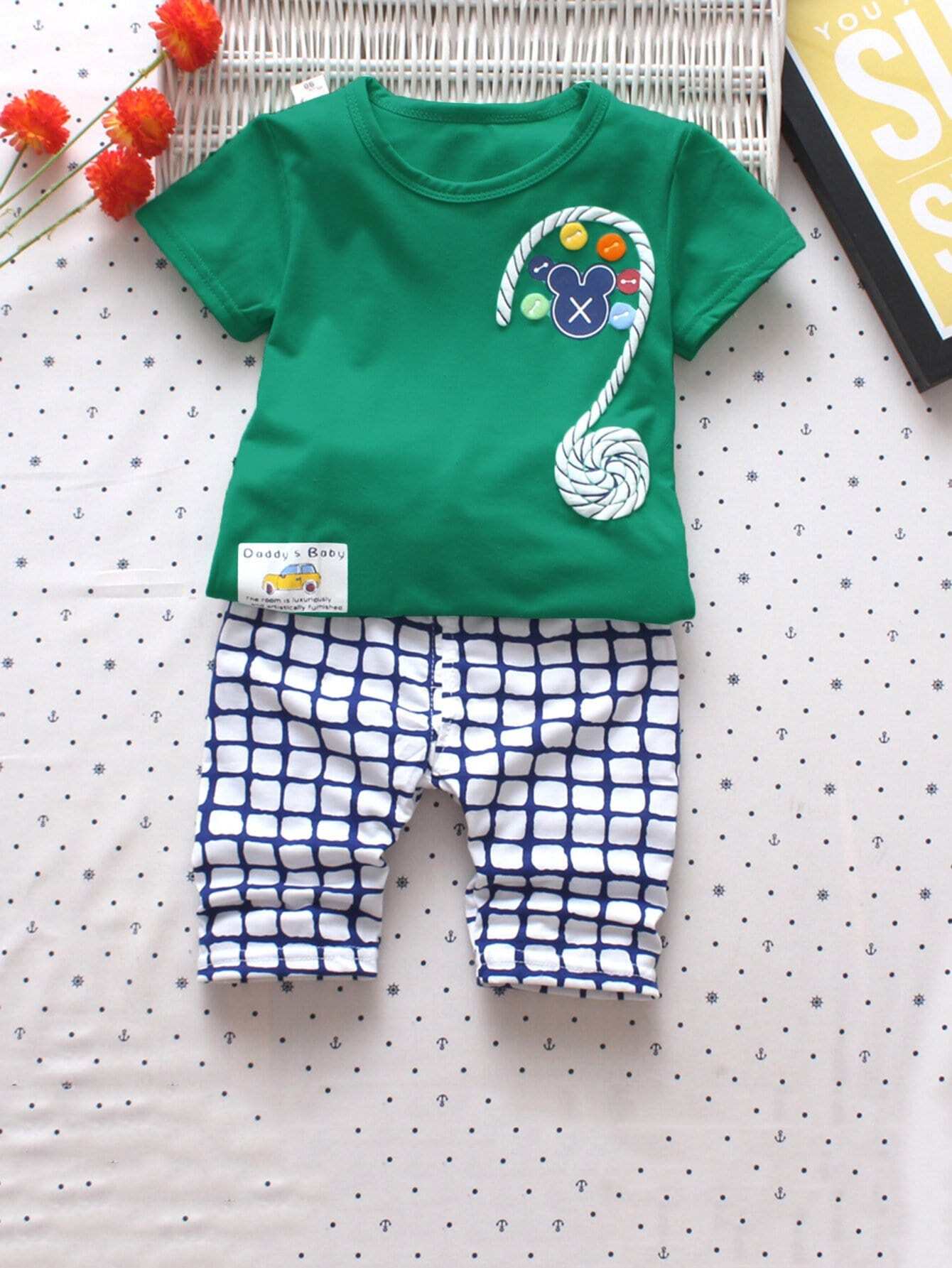 Boys Cartoon And Letter Print Top & Plaid Shorts