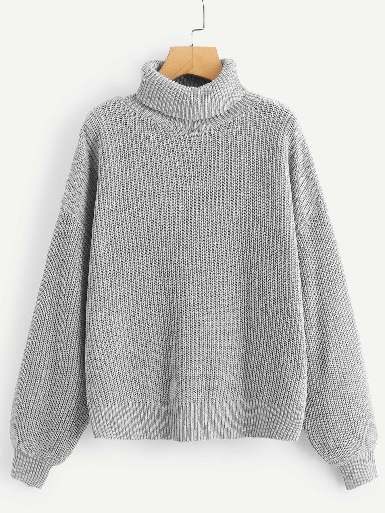 Свитер с высоким воротником и с падениями плеча