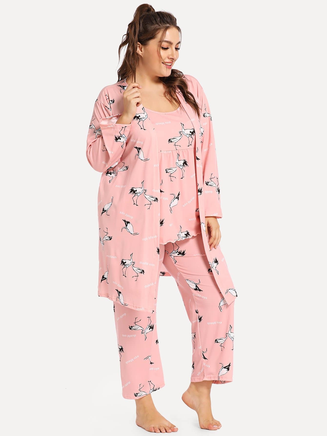 Комплект большой пижамы на бретелях с рисунком журавля и домашний халат