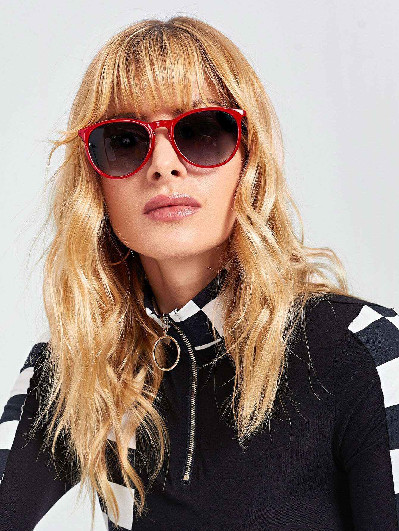 Солнцезащитные очки с металлической рамкой