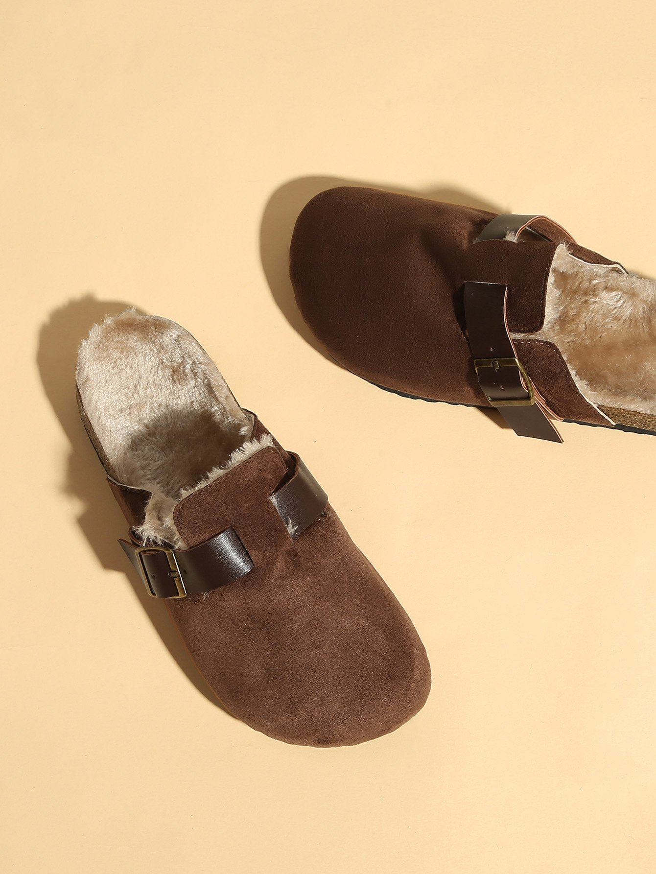 Обувь без каблука с застёжкой