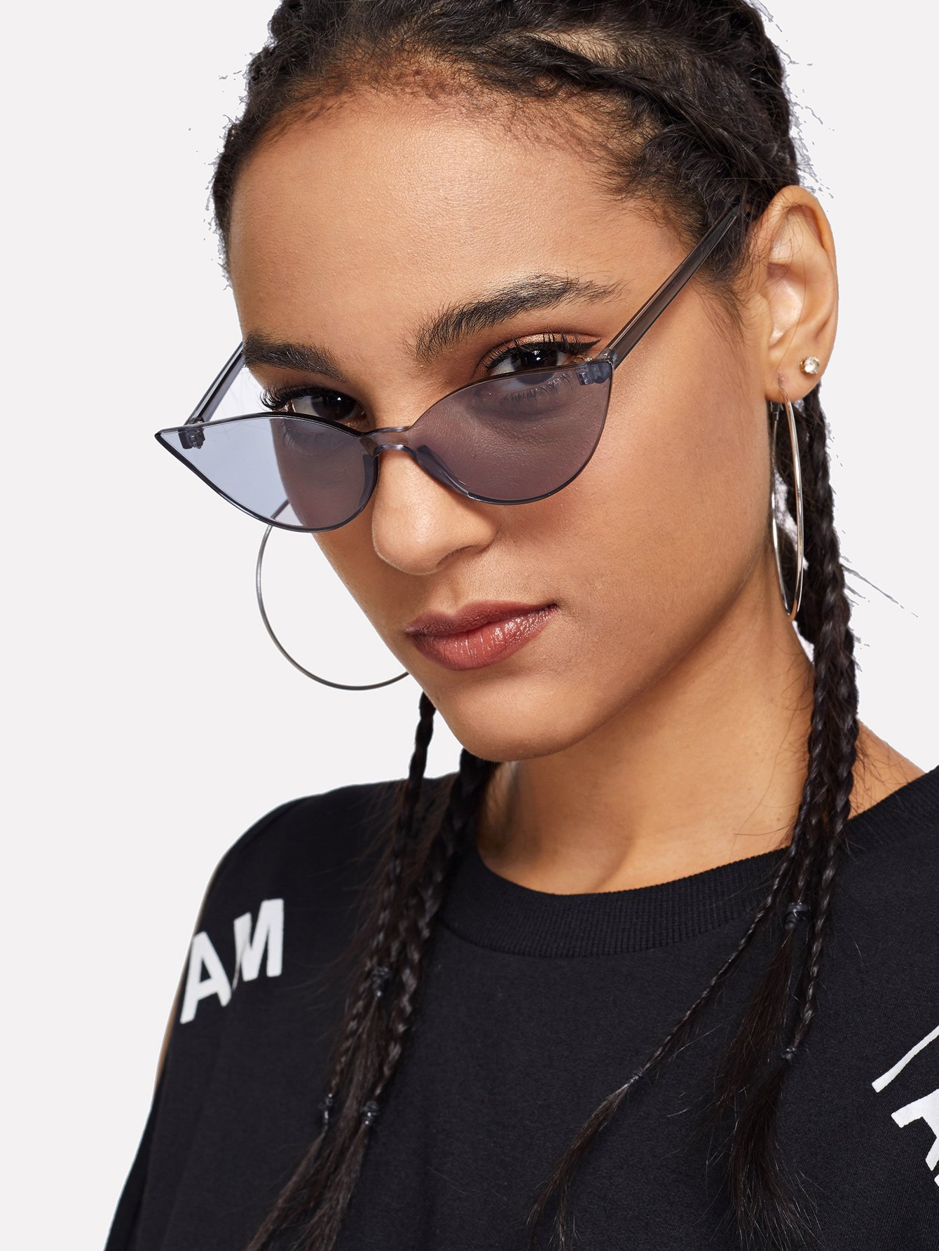 Солнцезащитные очки с тонированными линзами без рамки