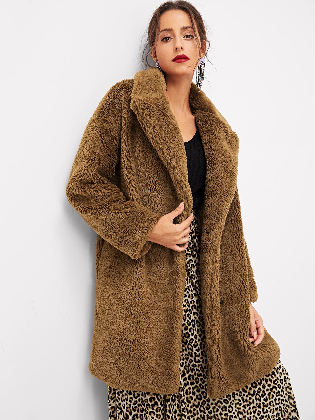 Узел переднего изогнутого курятника Пальто SheIn