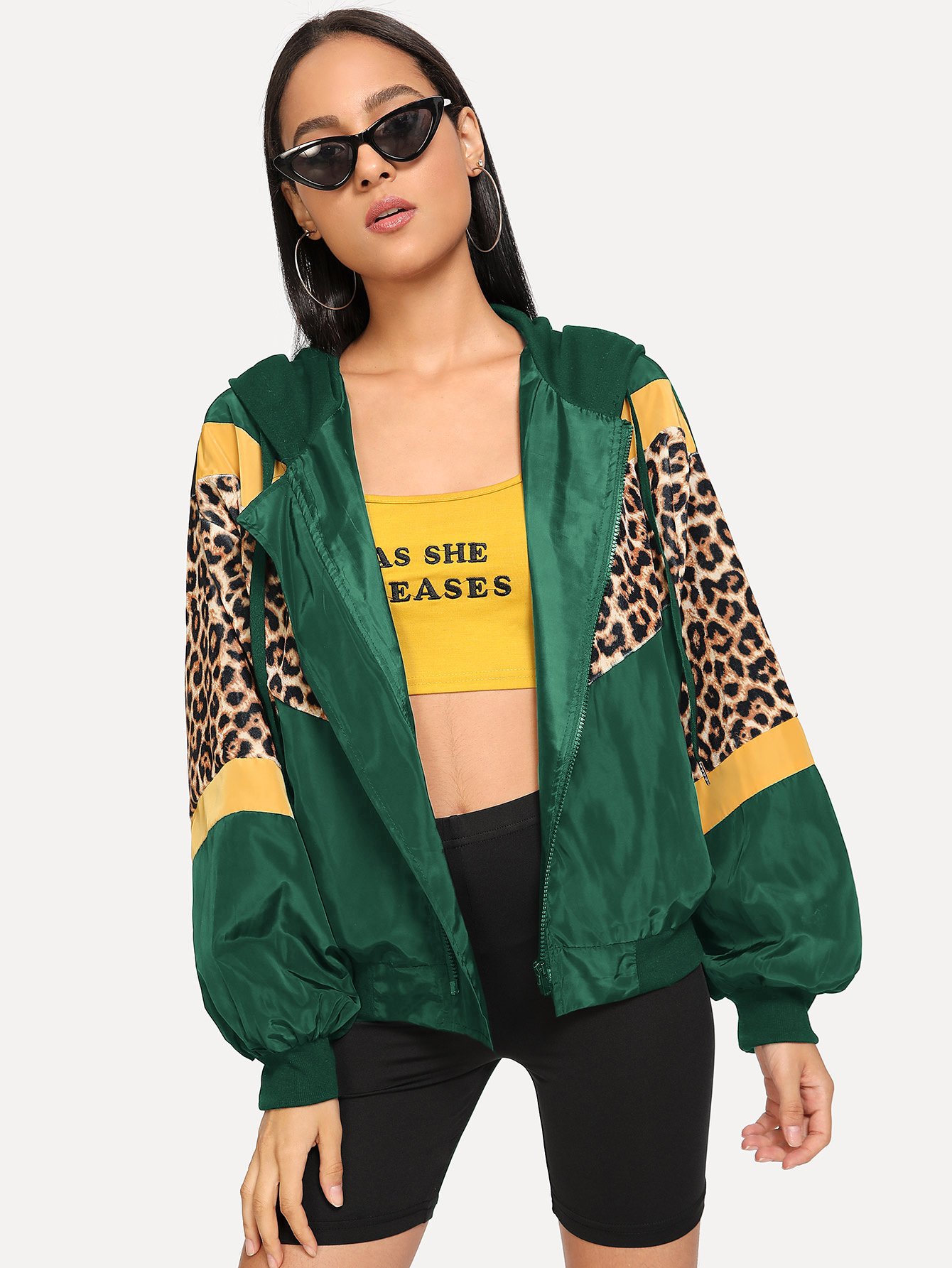 тигроидного щаблона жакет с копюшоном