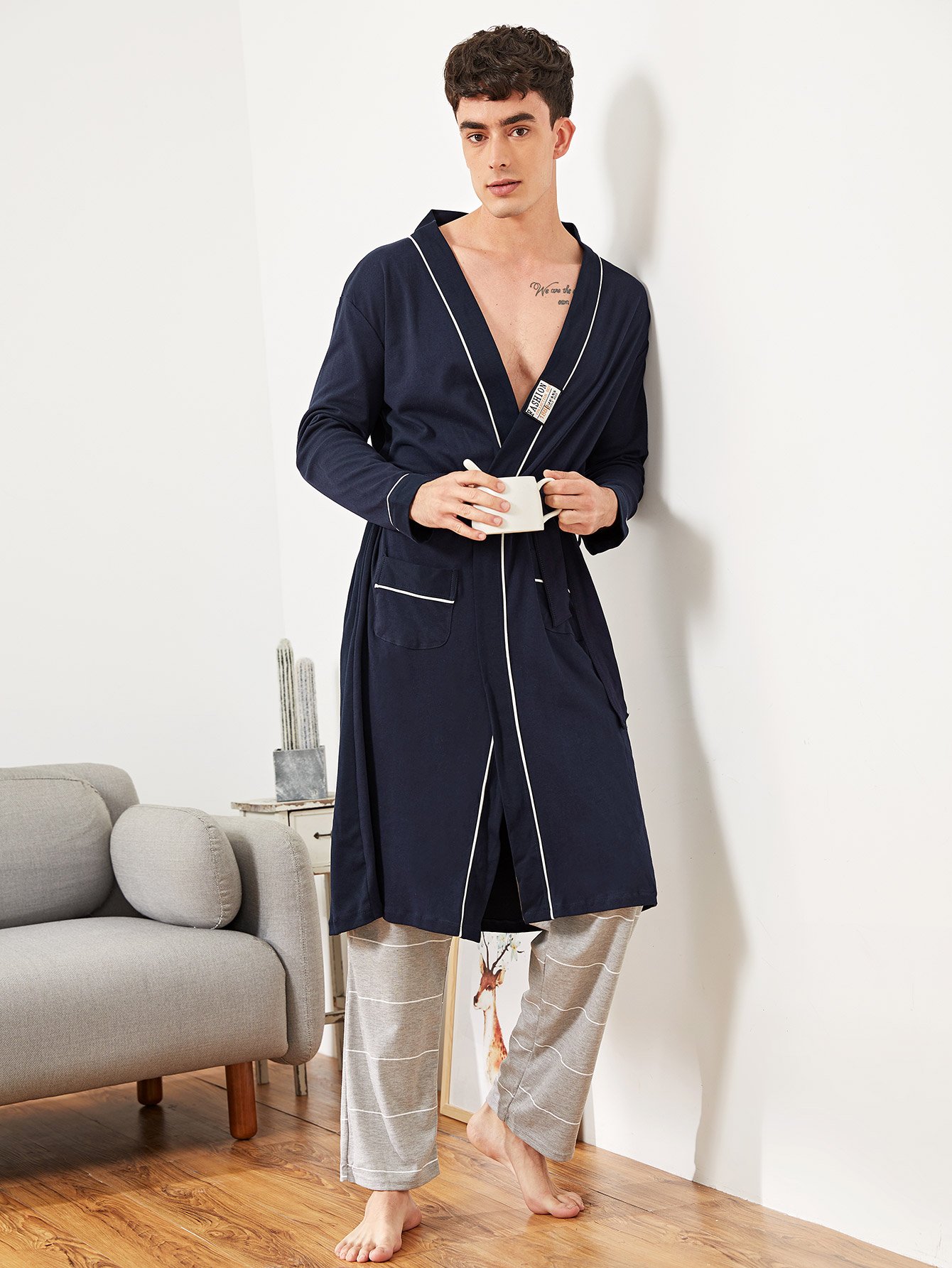 Мужикий домашний халат с поясом и контрастными обшивками