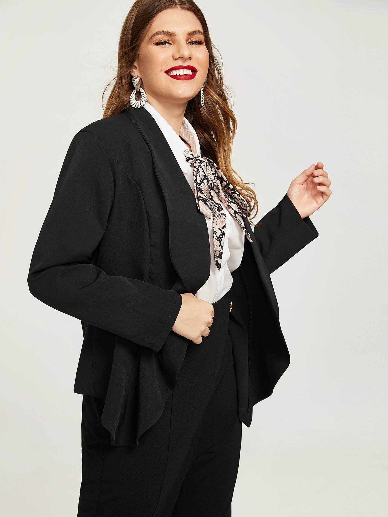 Размера плюс асимметричный жакет