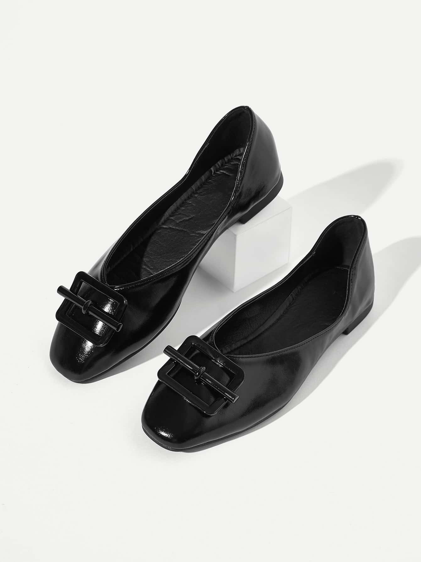 Обувь на плоской с пряжмой и разрезом