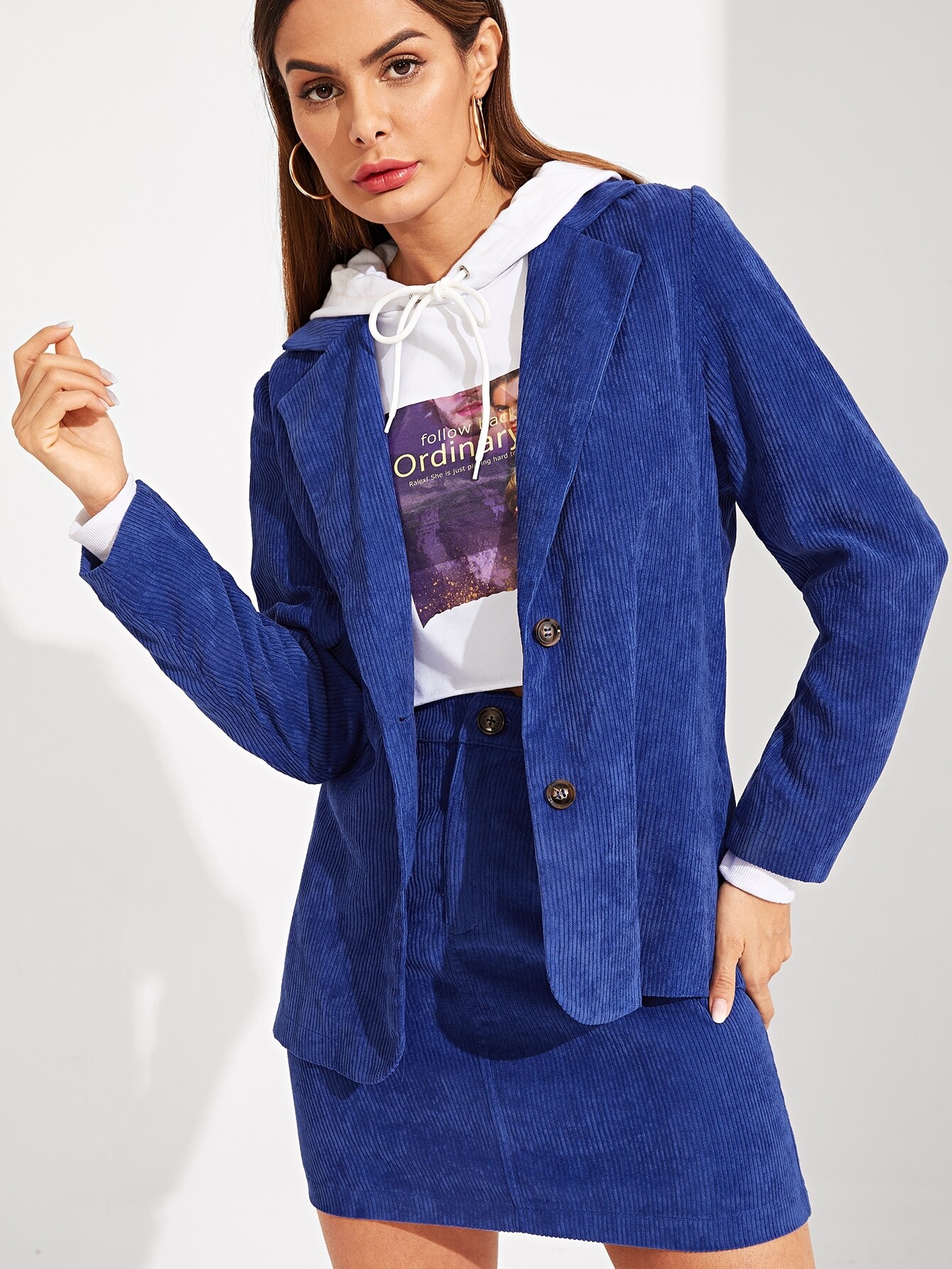 Однобортный вельветовый жакет с зубчатым воротником и юбка