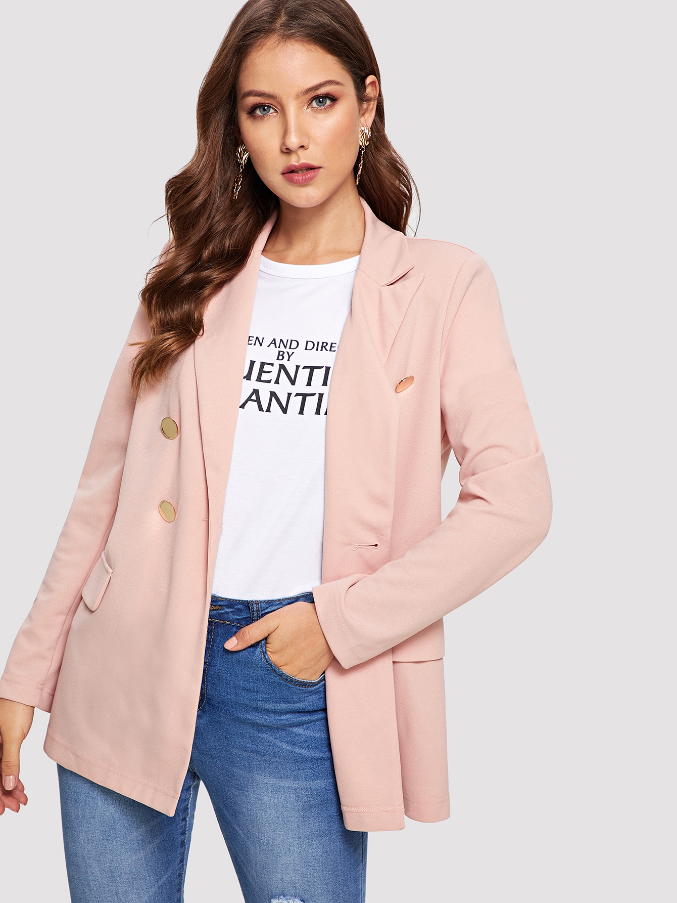 Двубортный жакет с карманами и воротником до плеч