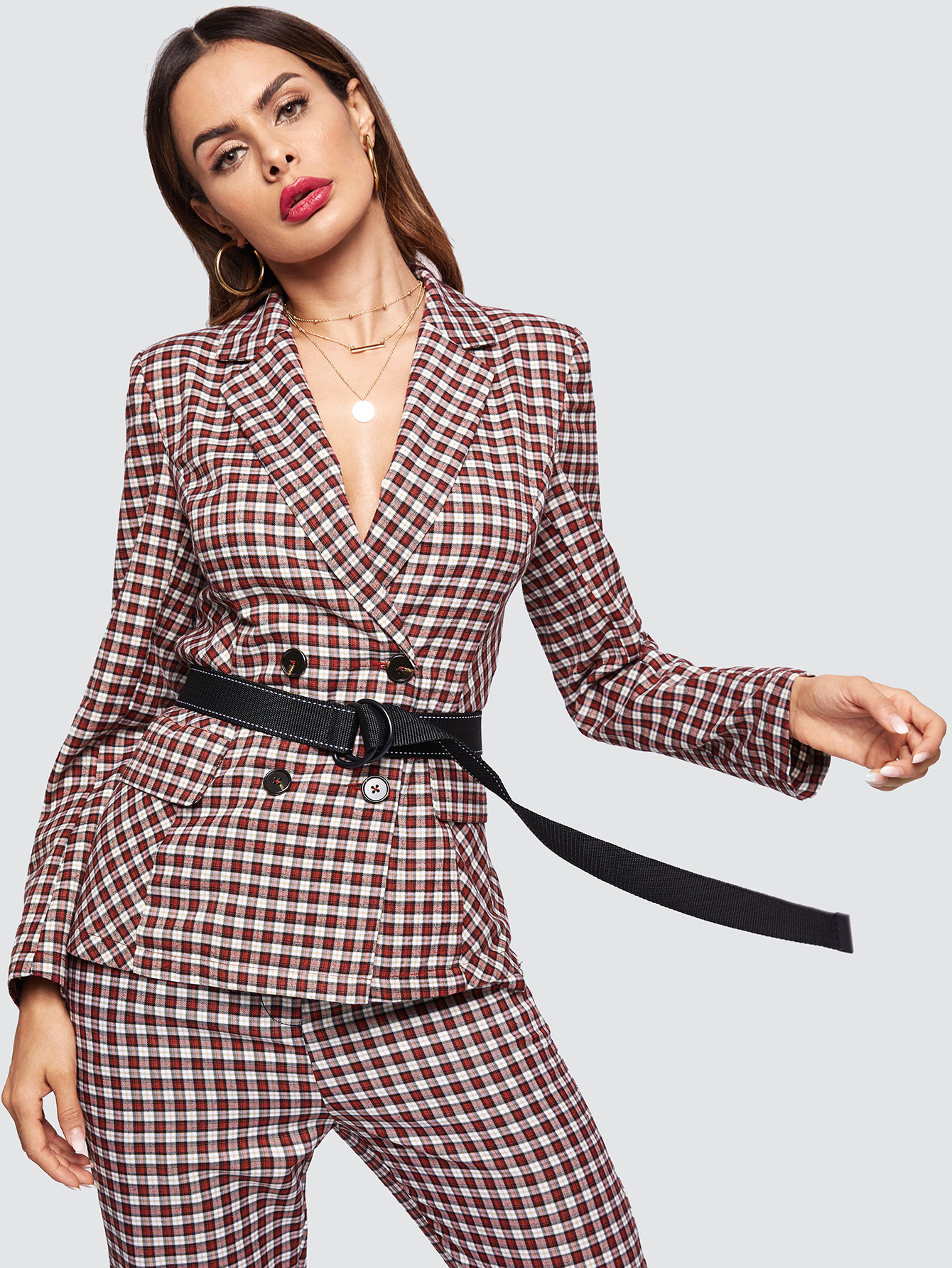 Жакет в клетку с двумя пуговицами и разрезом на воротнике