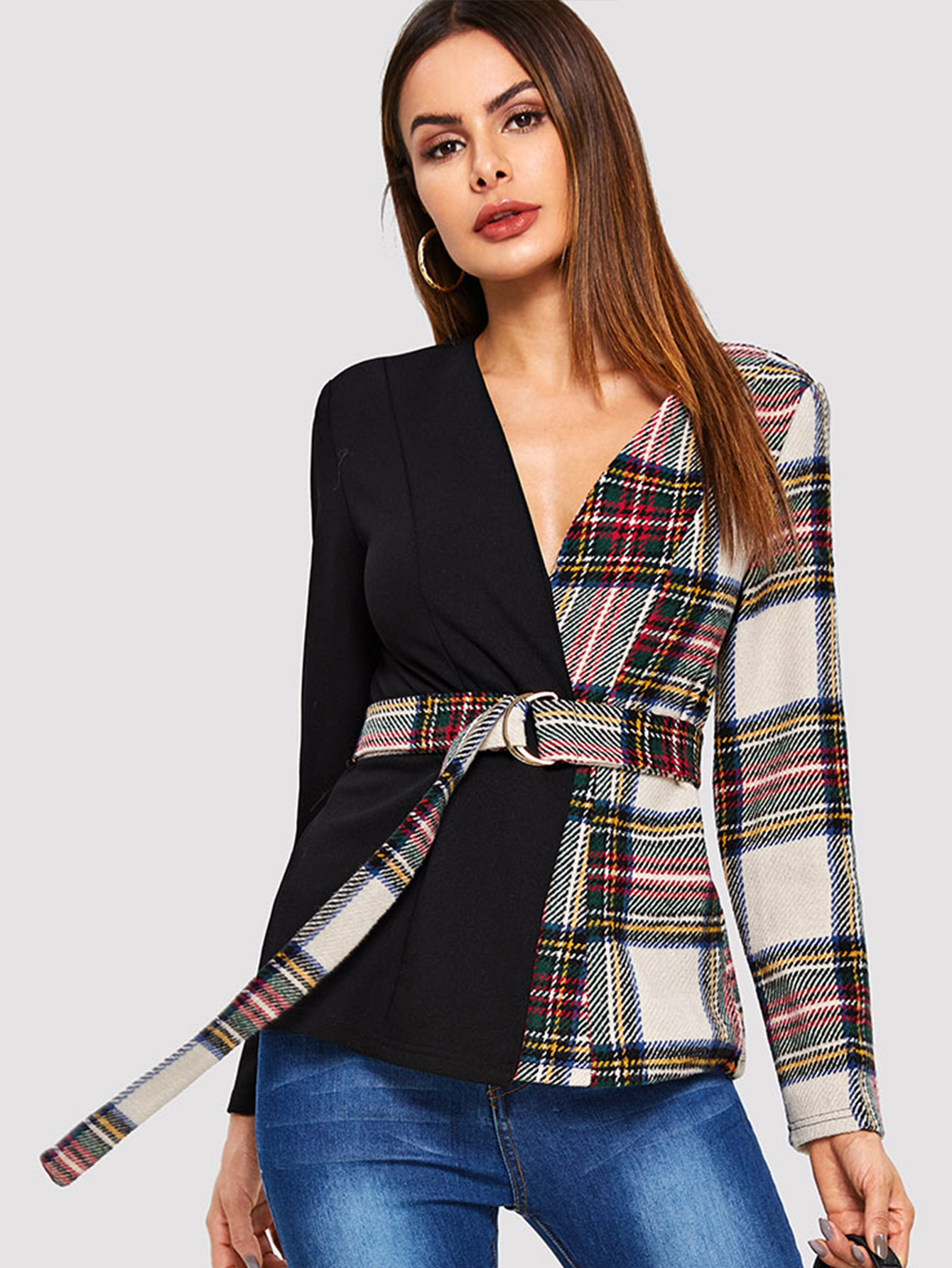 Контрастный жакет с поясом и пряжкой в виде буквы D