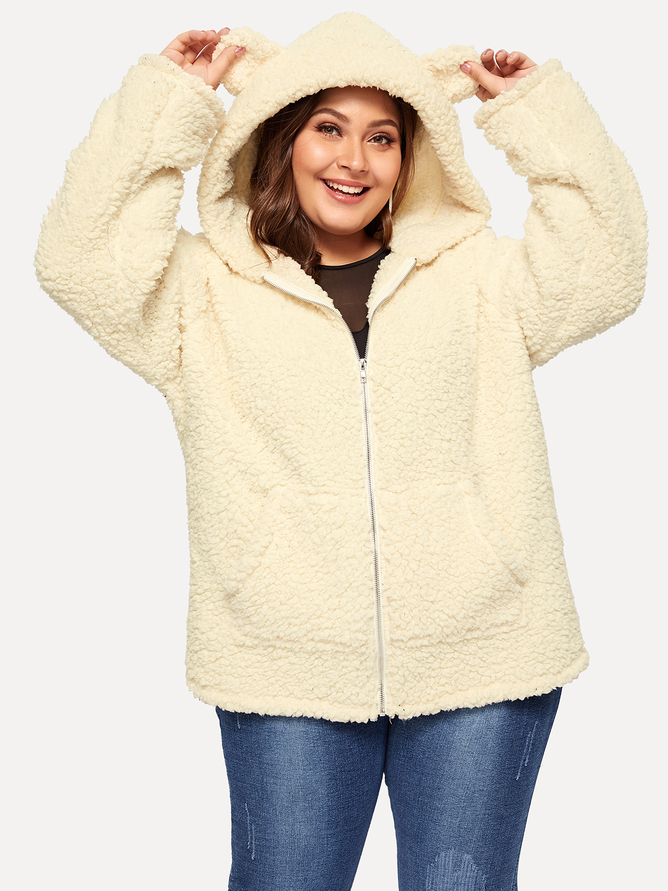 Пушистый жакет на молнии с капюшоном размера плюс