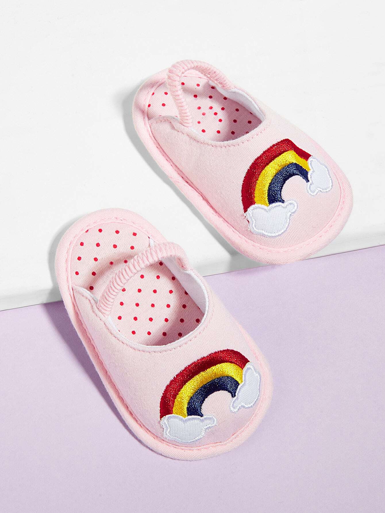 Детские вышитые тапочки с радугой