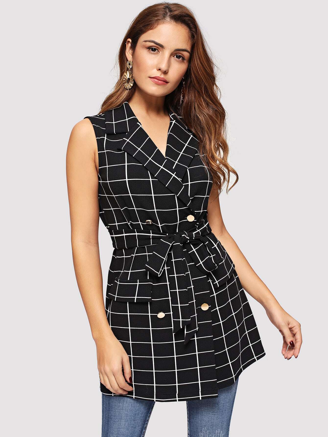 Жакет в клетку с поясом и пуговицами