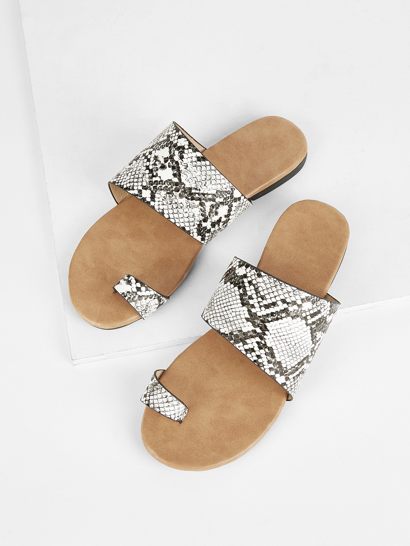 Тапочки с змеиным принтом