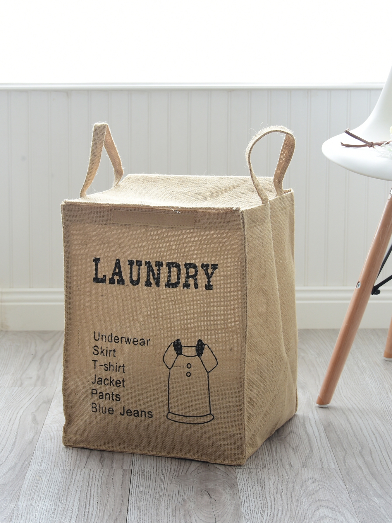 Корзина для белья с текстовым принтом