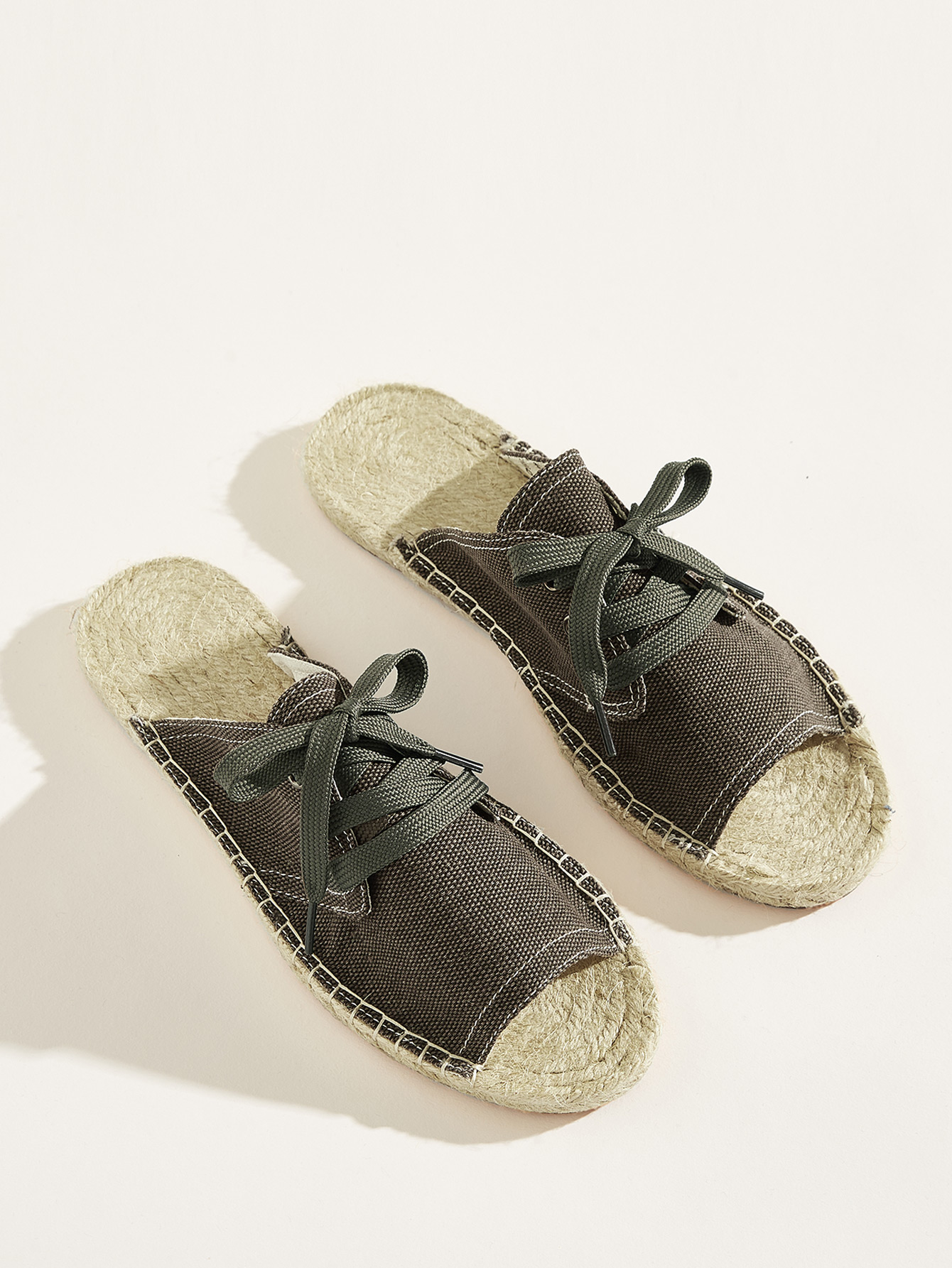 Мужские тапочки из плотной ткани на шнуровке