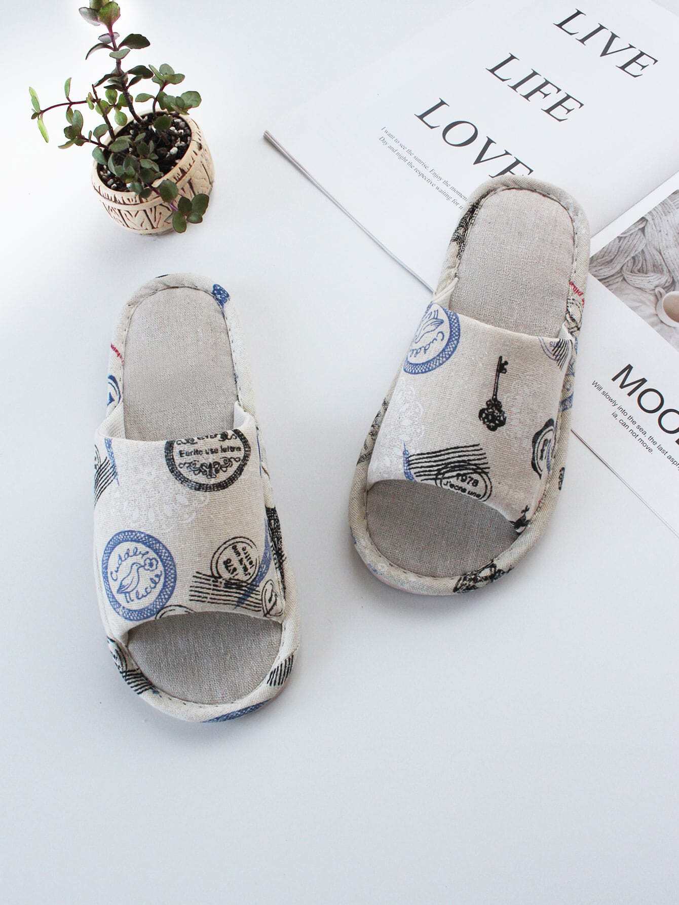 Мужские тапочки с текствоым принтом и открытым носком