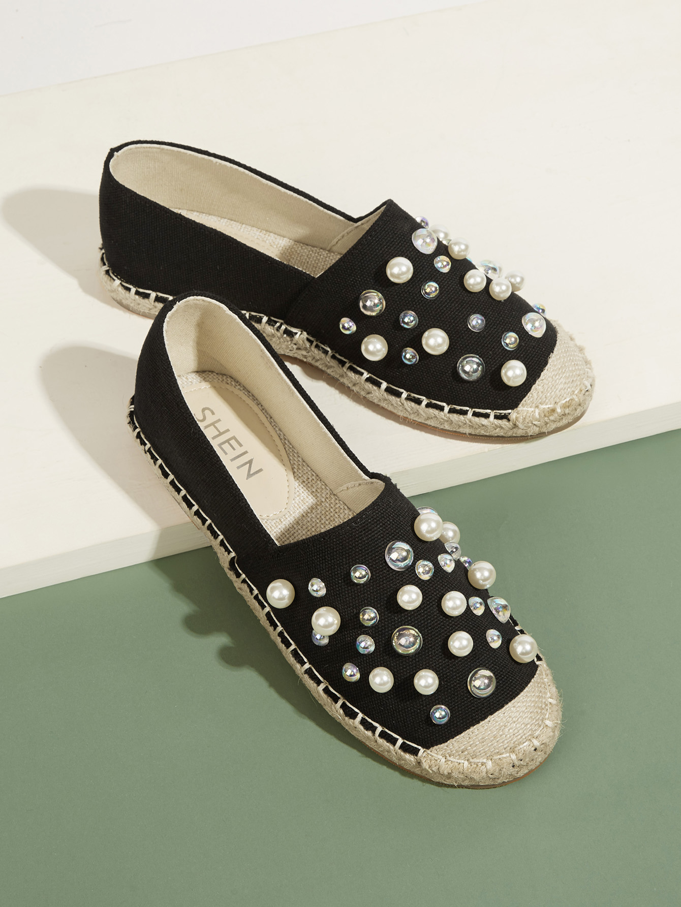 Тапочки с искусственными и  жемчугами