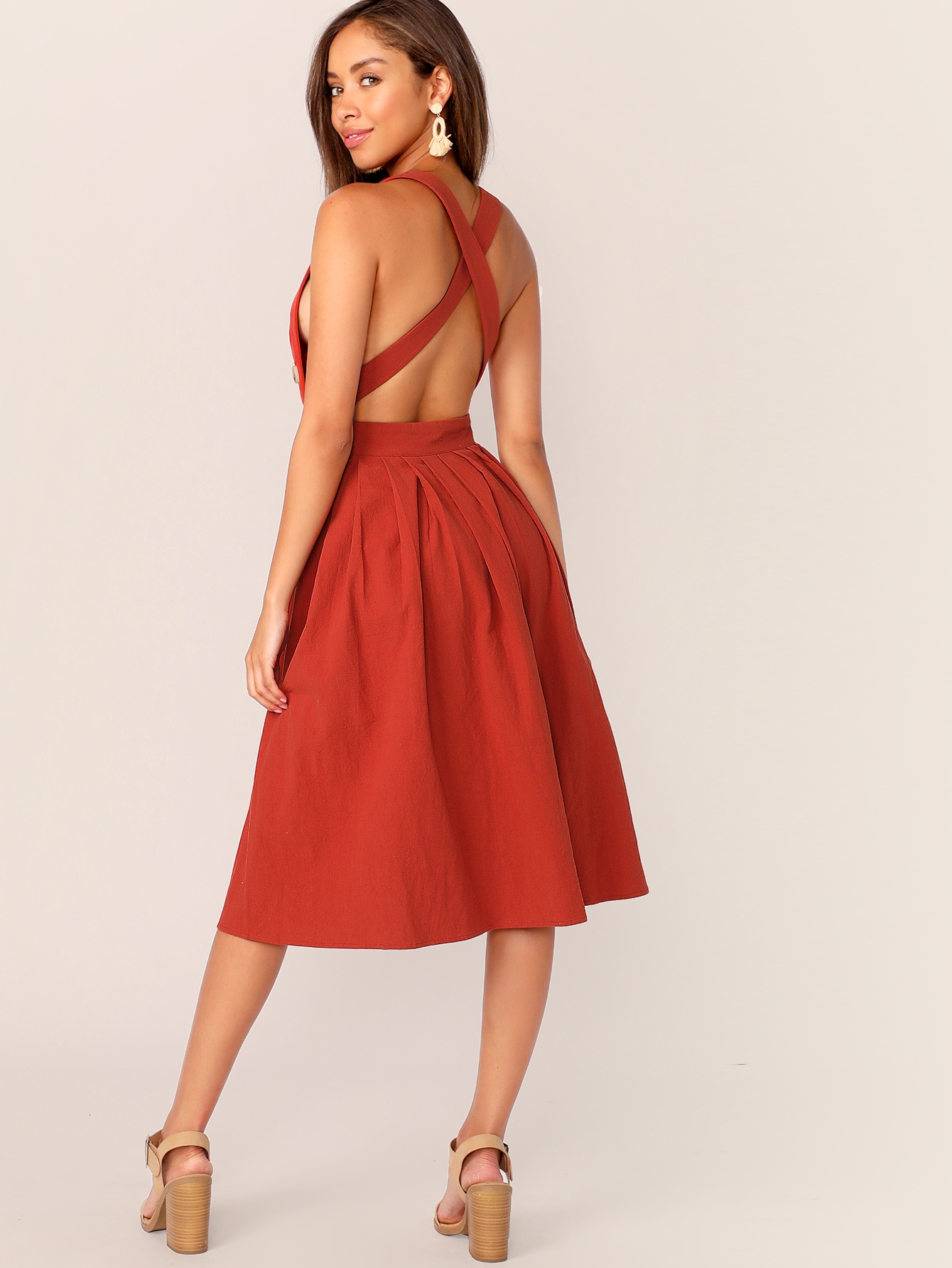 Платье со складкой и пуговицами Платье SheIn