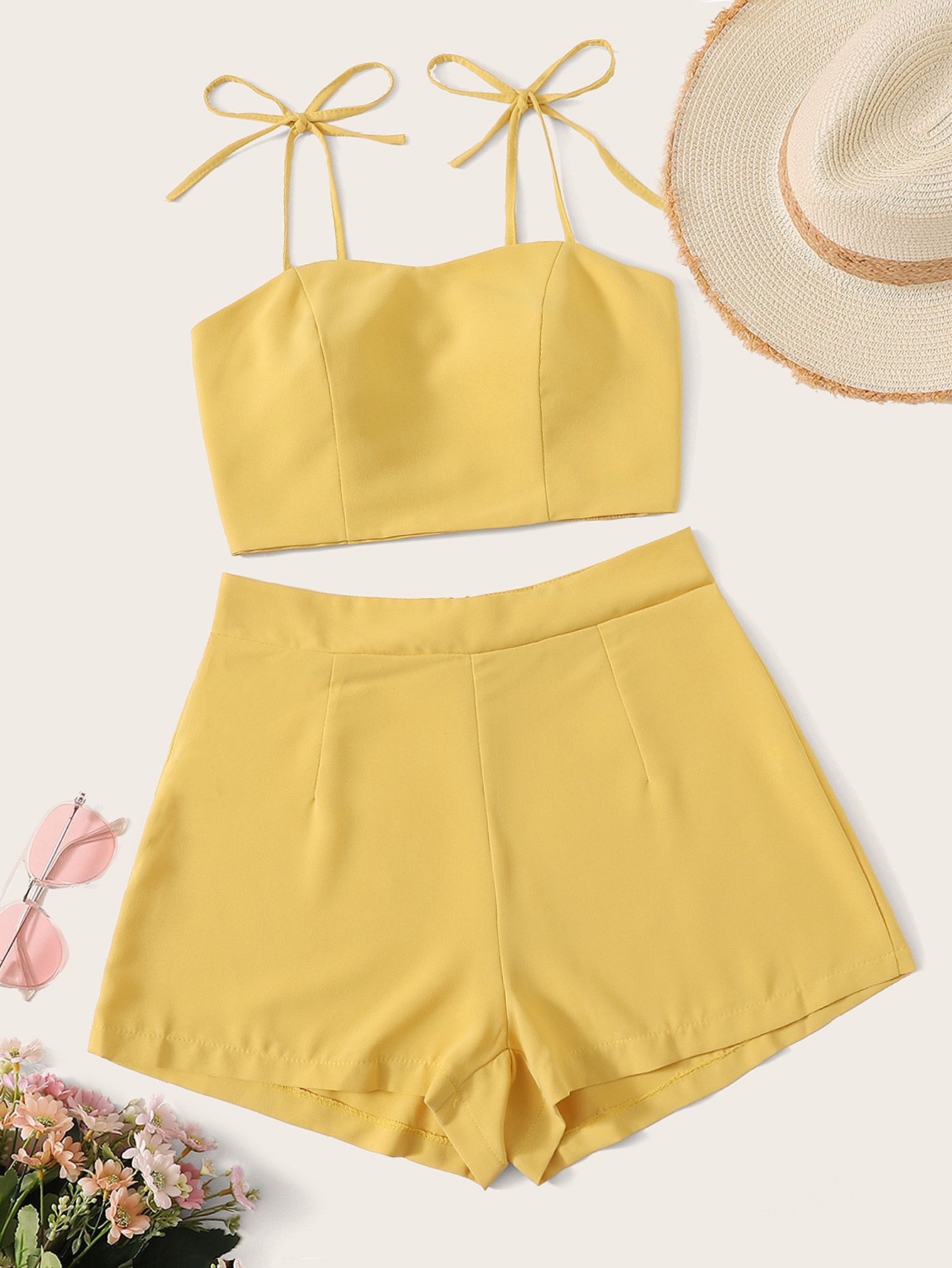 Однотонный топ на бретелях с узлом и шорты Шорты SheIn