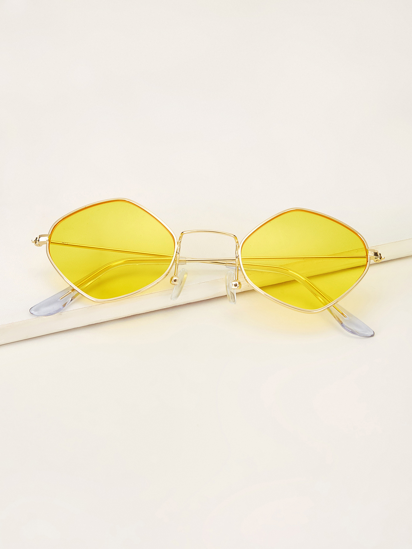 Мужские солнцезащитные очки с металлической оправой