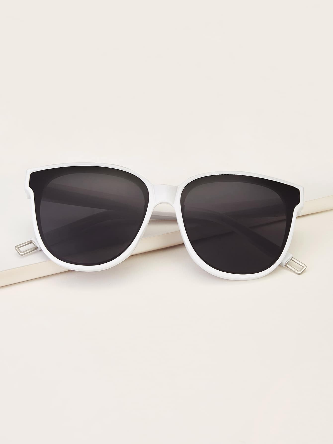 Солнцезащитные очки с плоской линзой