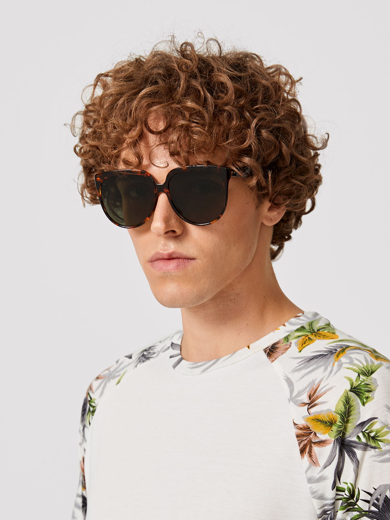 Мужские солнцезащитные очки в тонированной оправе с черепаховой оправой