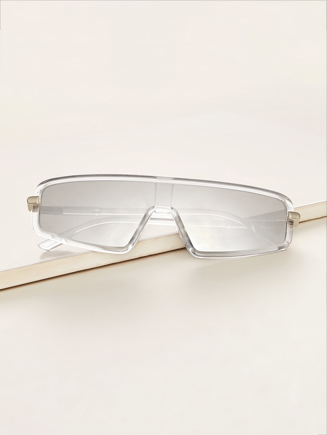 Мужские солнцезащитные очки с прозрачной оправой