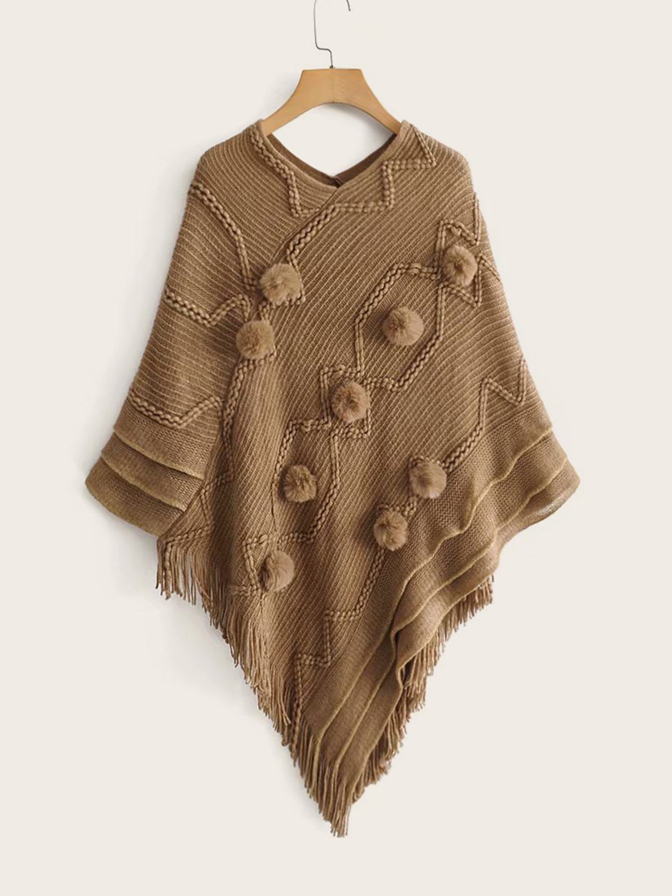 Однотонное пончо с бахромой и помпоном