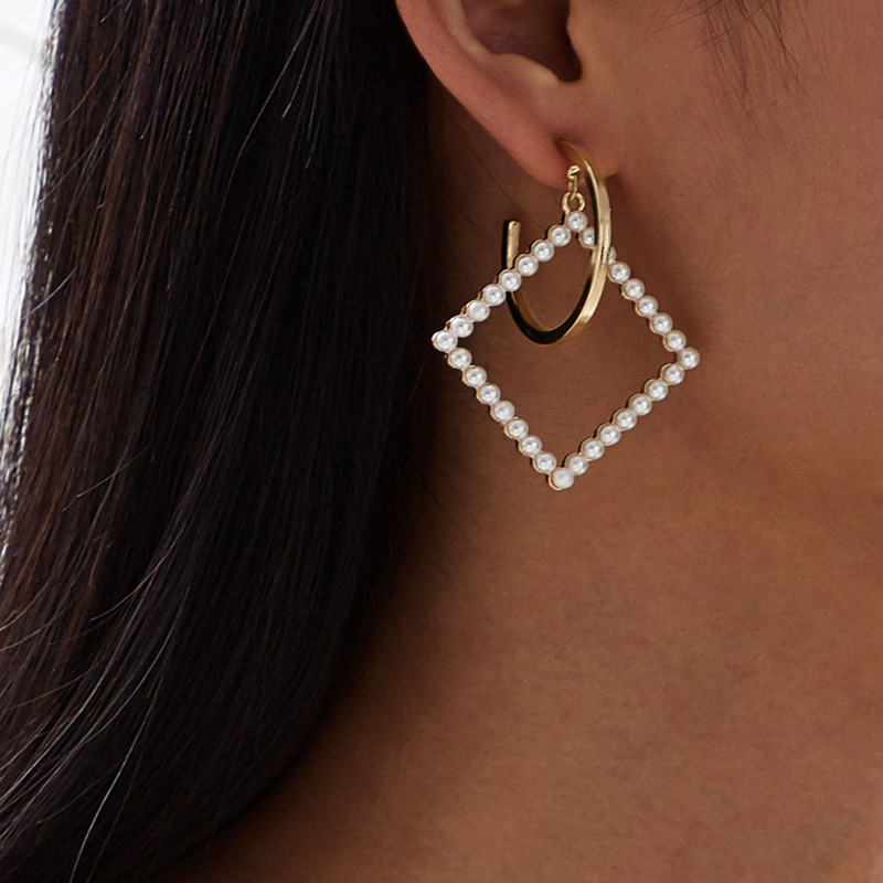 Cuff Hoop Decor Faux Pearl Geometric Drop Earrings 1pair, Beige 
Cuff Hoop Decor Faux Pearl Geometric Drop Earrings 1pair, Beige