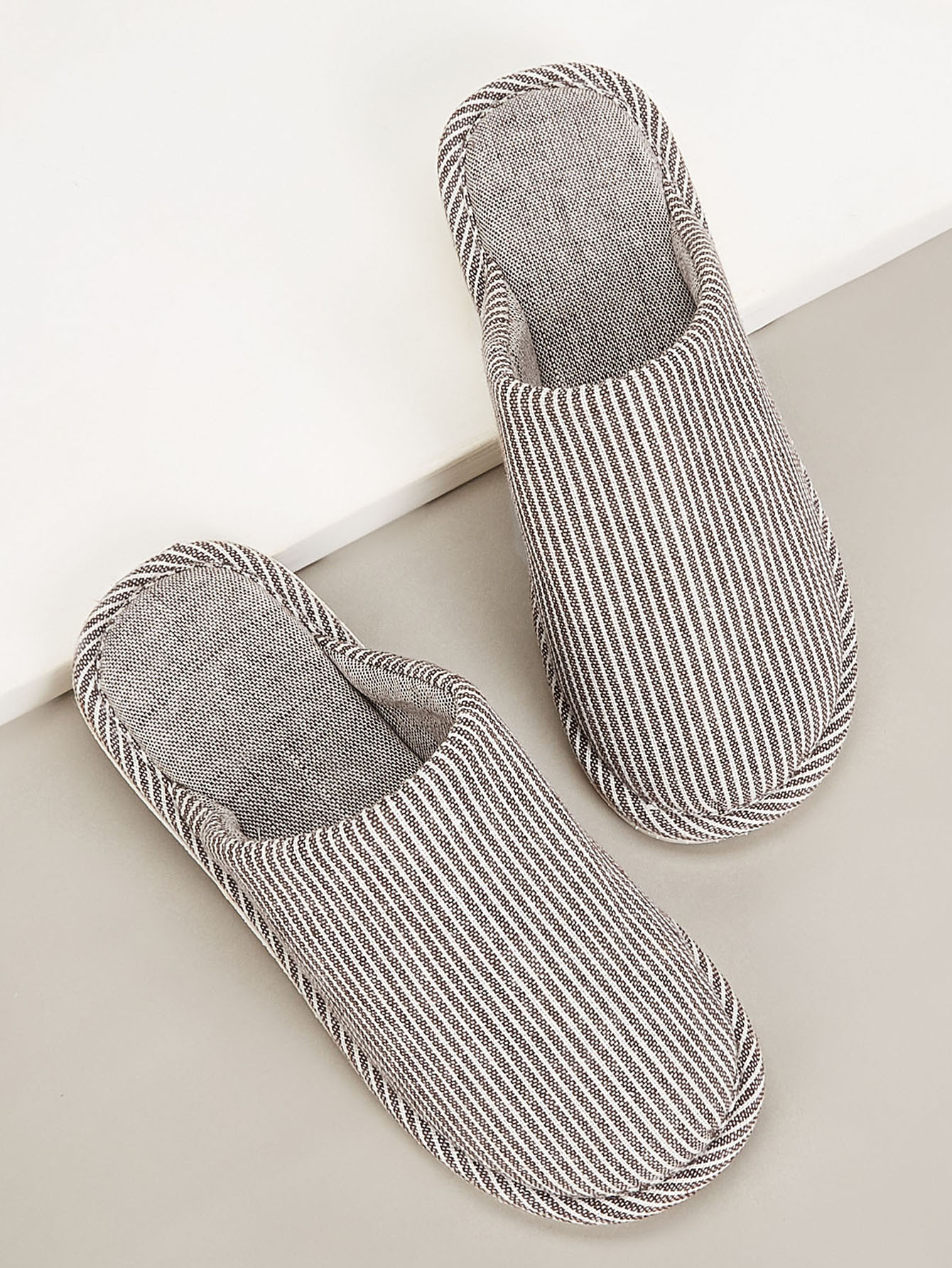 Мужские шлепанцы с полосками