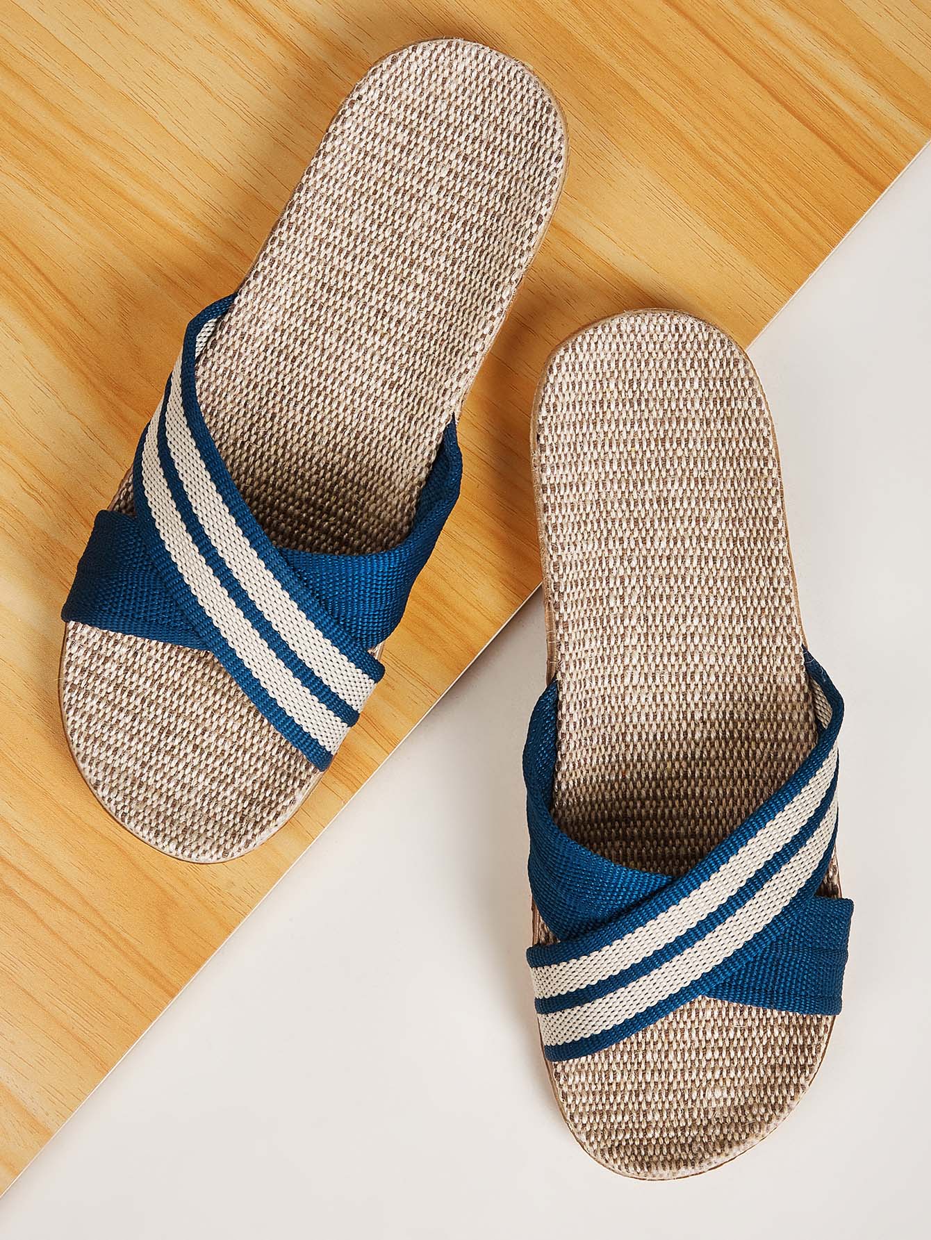 Мужские шлепанцы с полосками