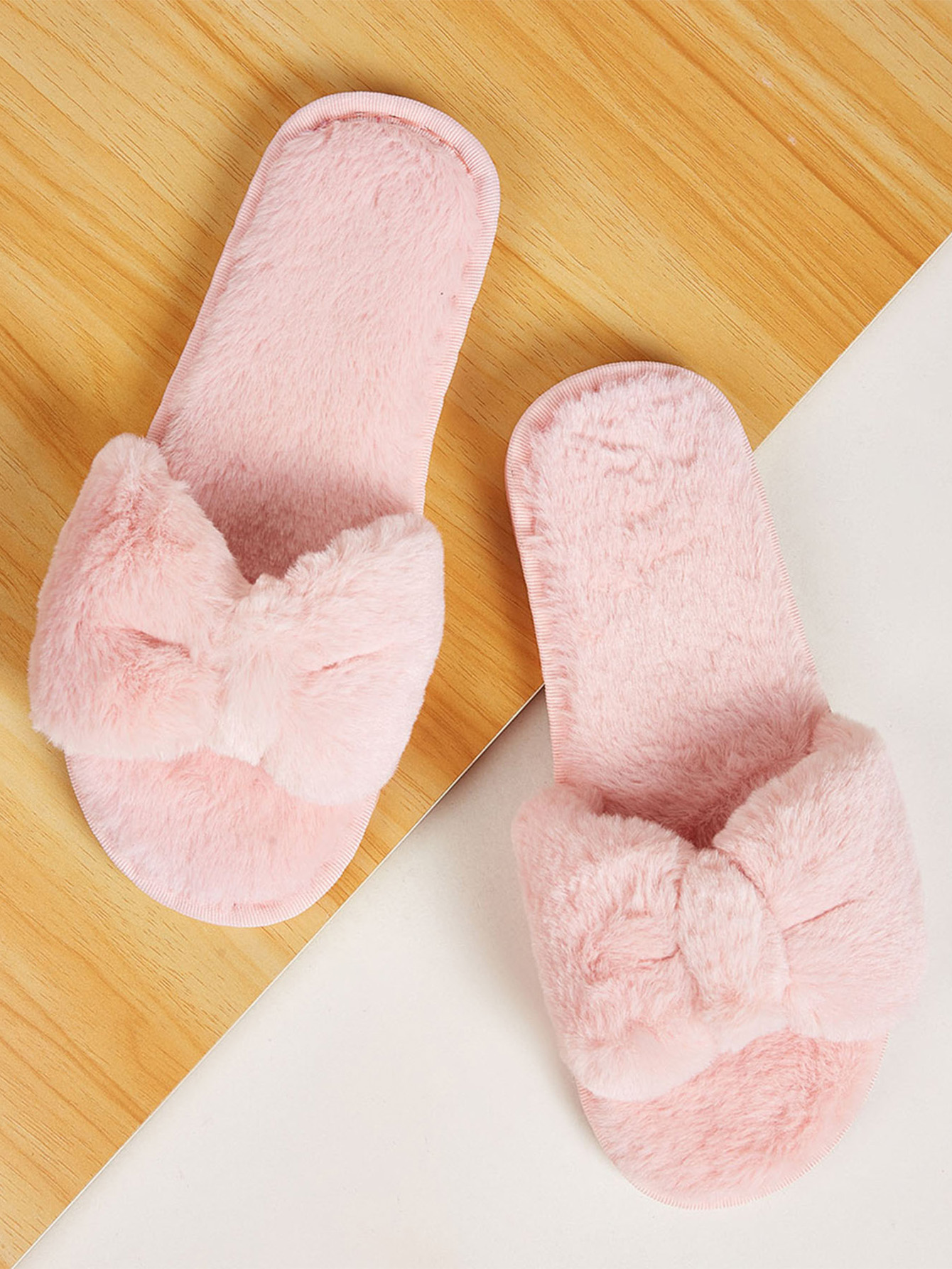 Пушистые шлепанцы с открытым носком