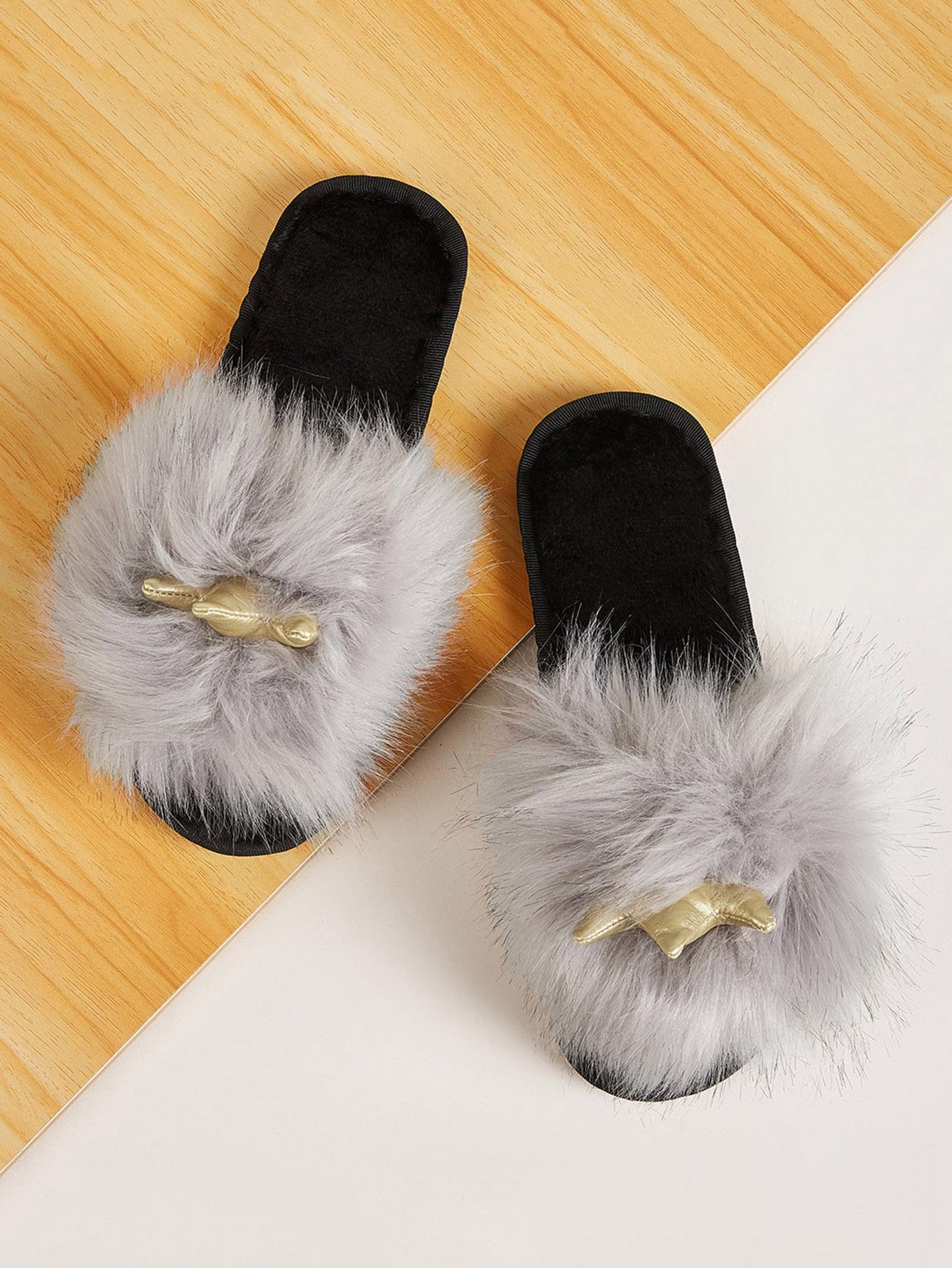 Шлепанцы с открытым носком и искусственным мехом
