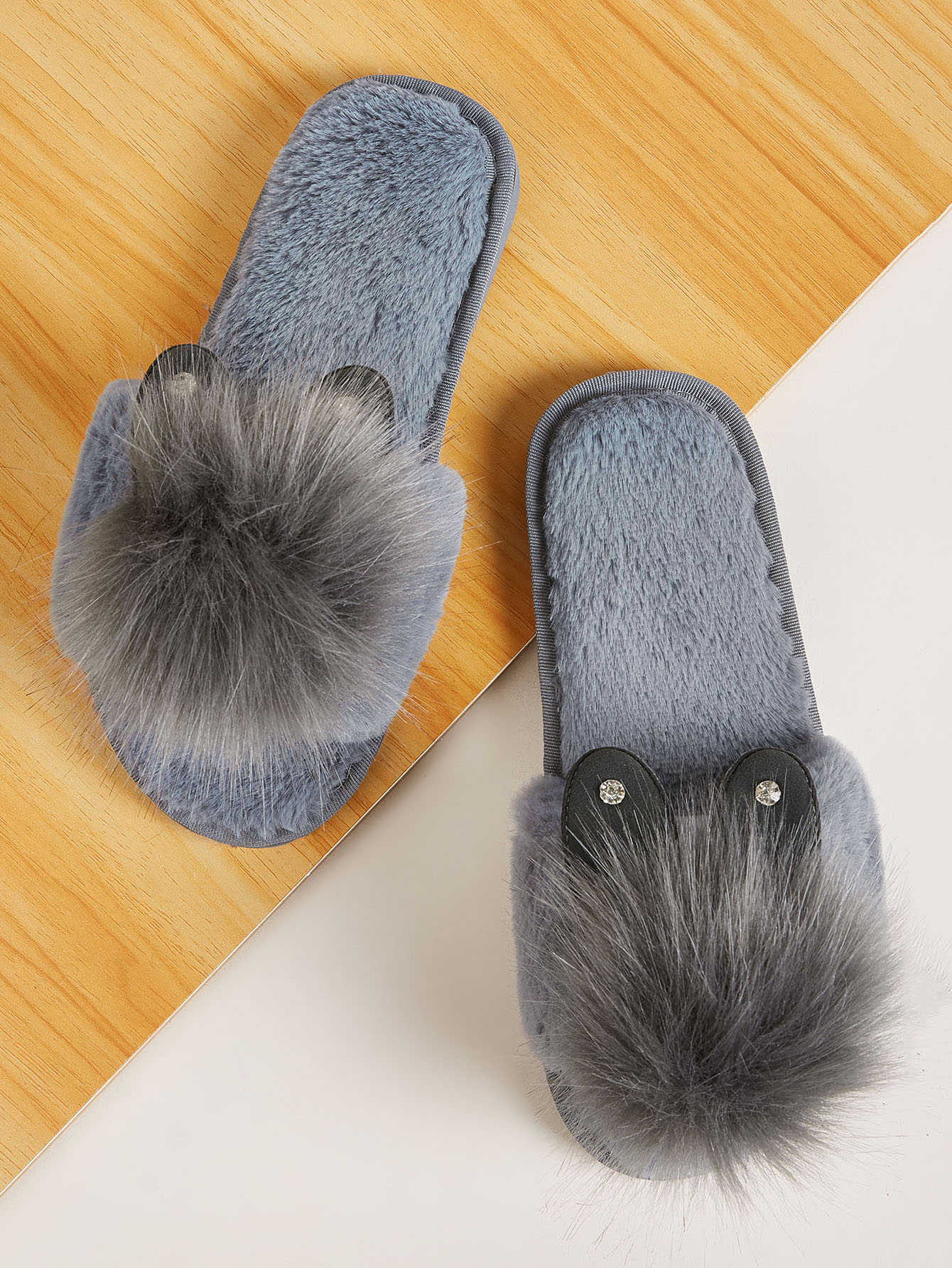 Пушистые шлепанцы с открытым носком
