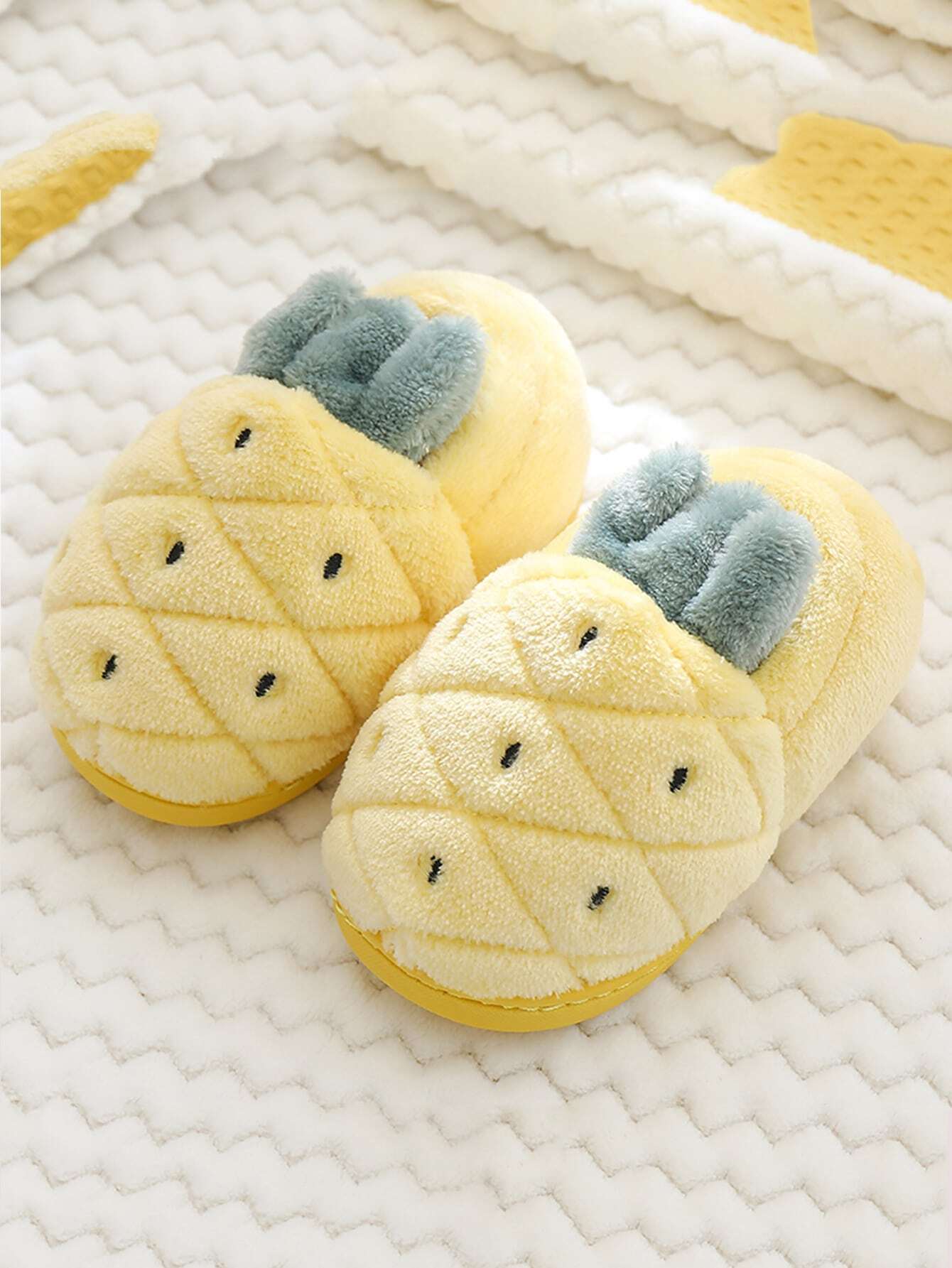 Шлепанцы в форме ананаса для девочек