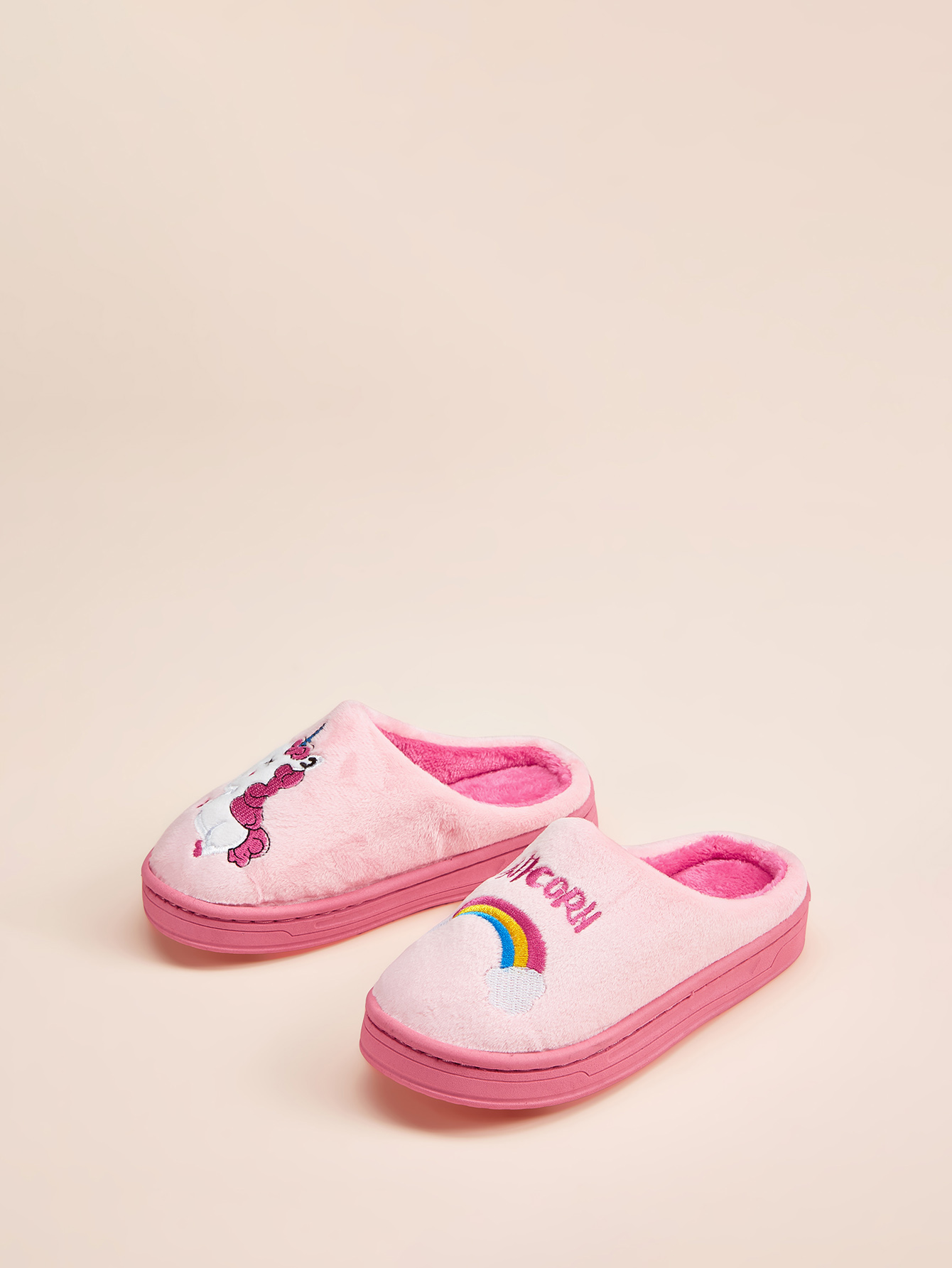 Шлепанцы с вышивкой для девочек