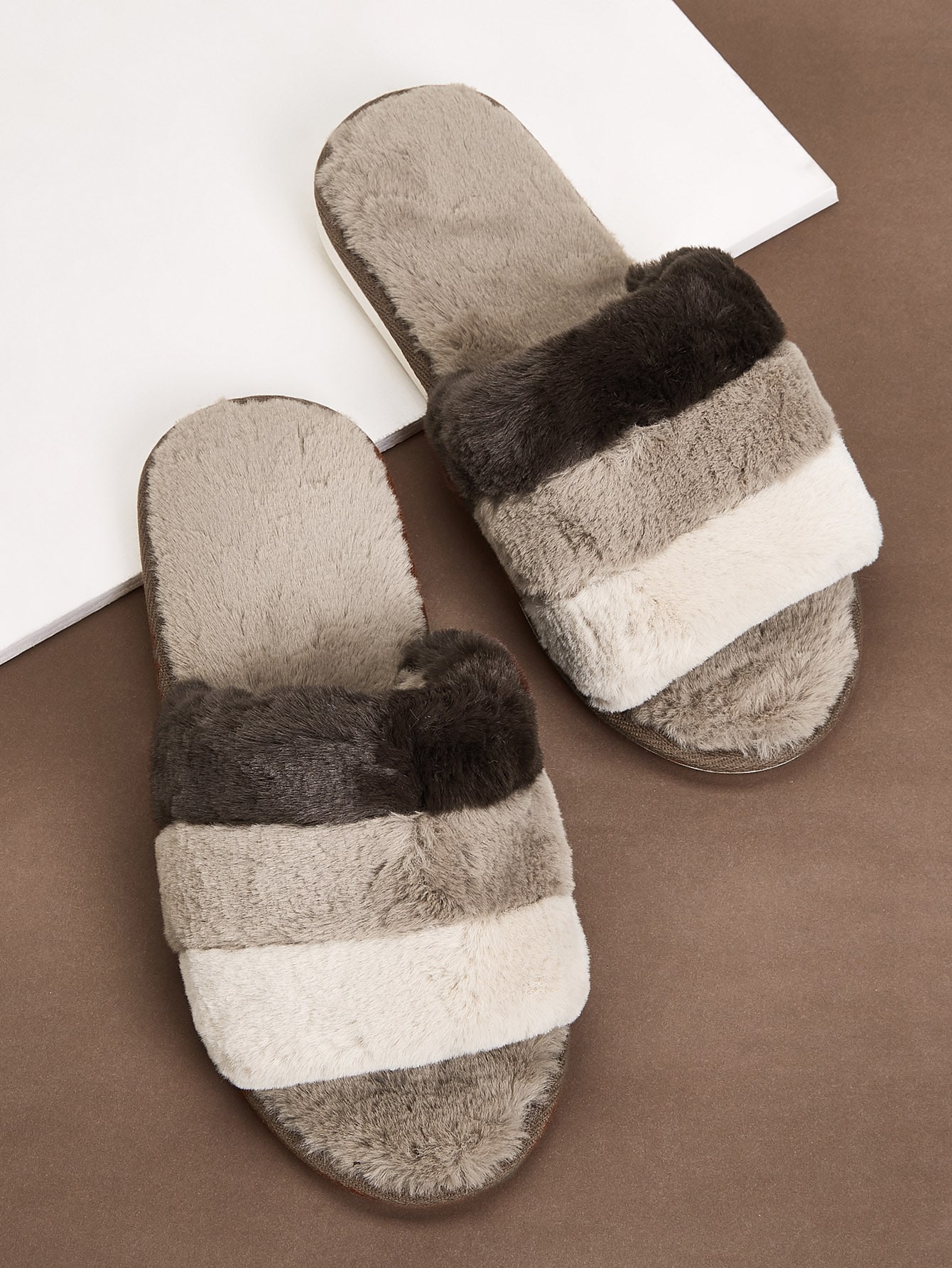 Мужские полосатые пушистые шлепанцы