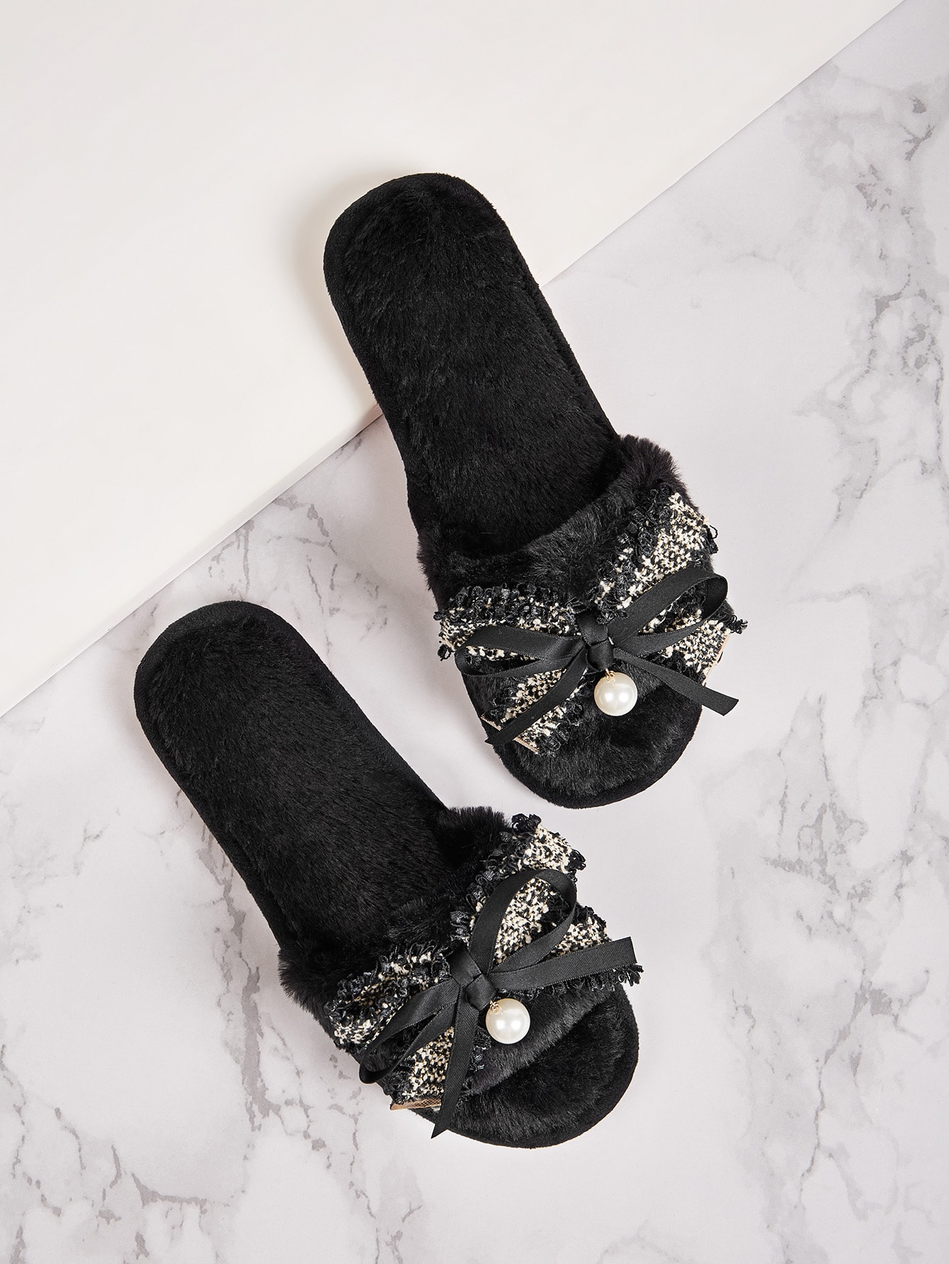 Шлепанцы с искусственным мехом и бантом