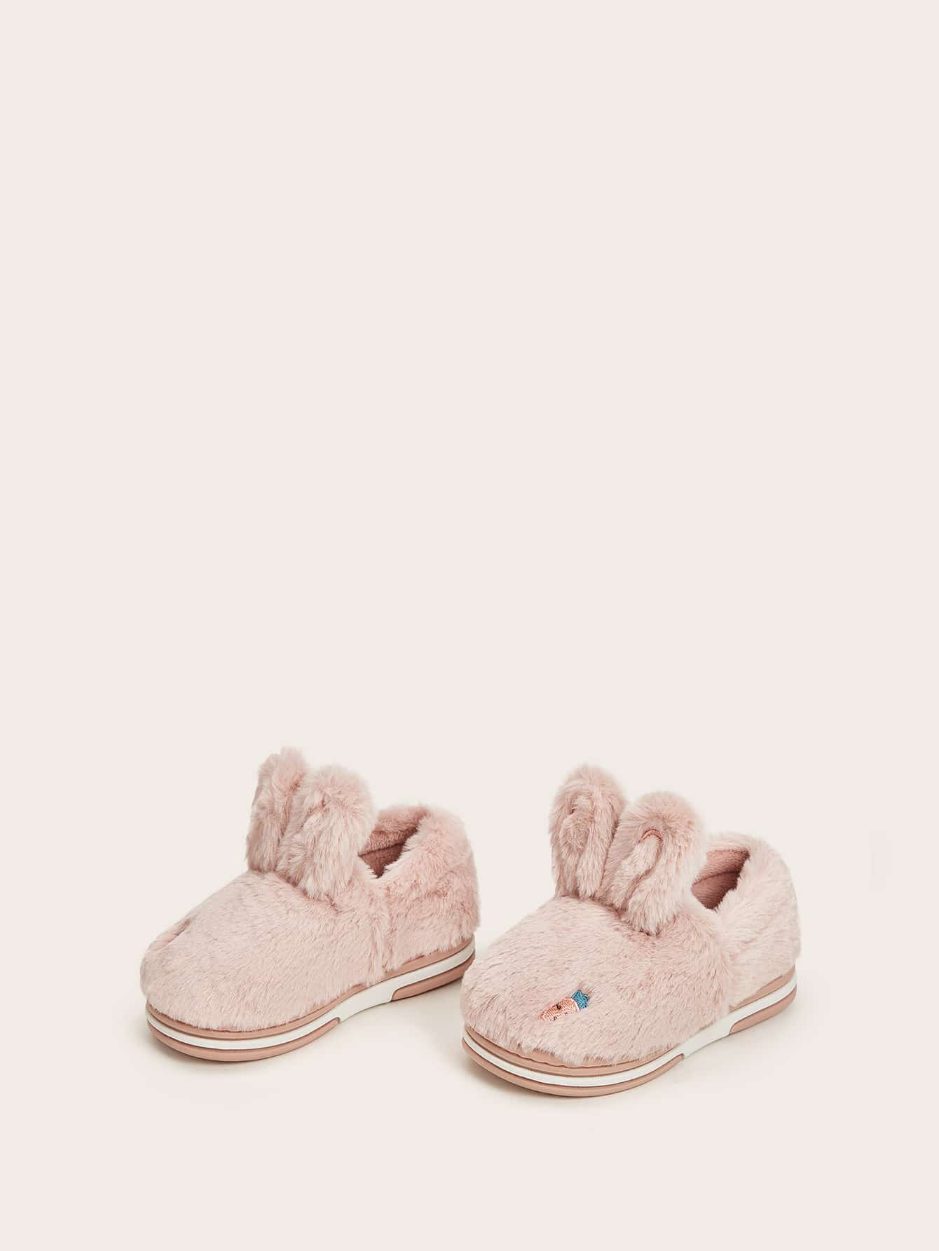 Шлепанцы с декором и вышивкой моркови для девочек