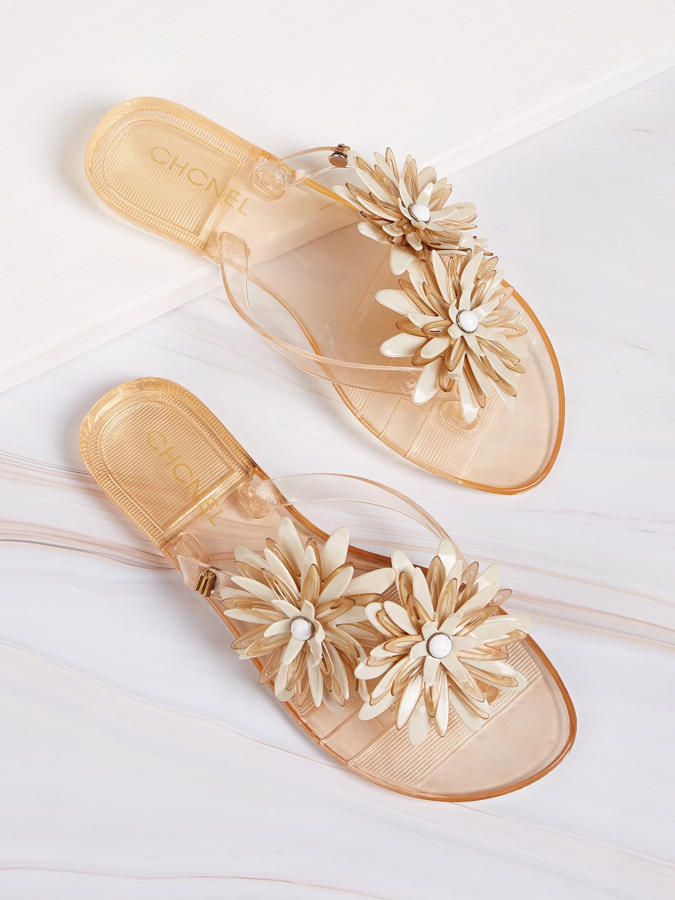 Шлепанцы с цветочным декором