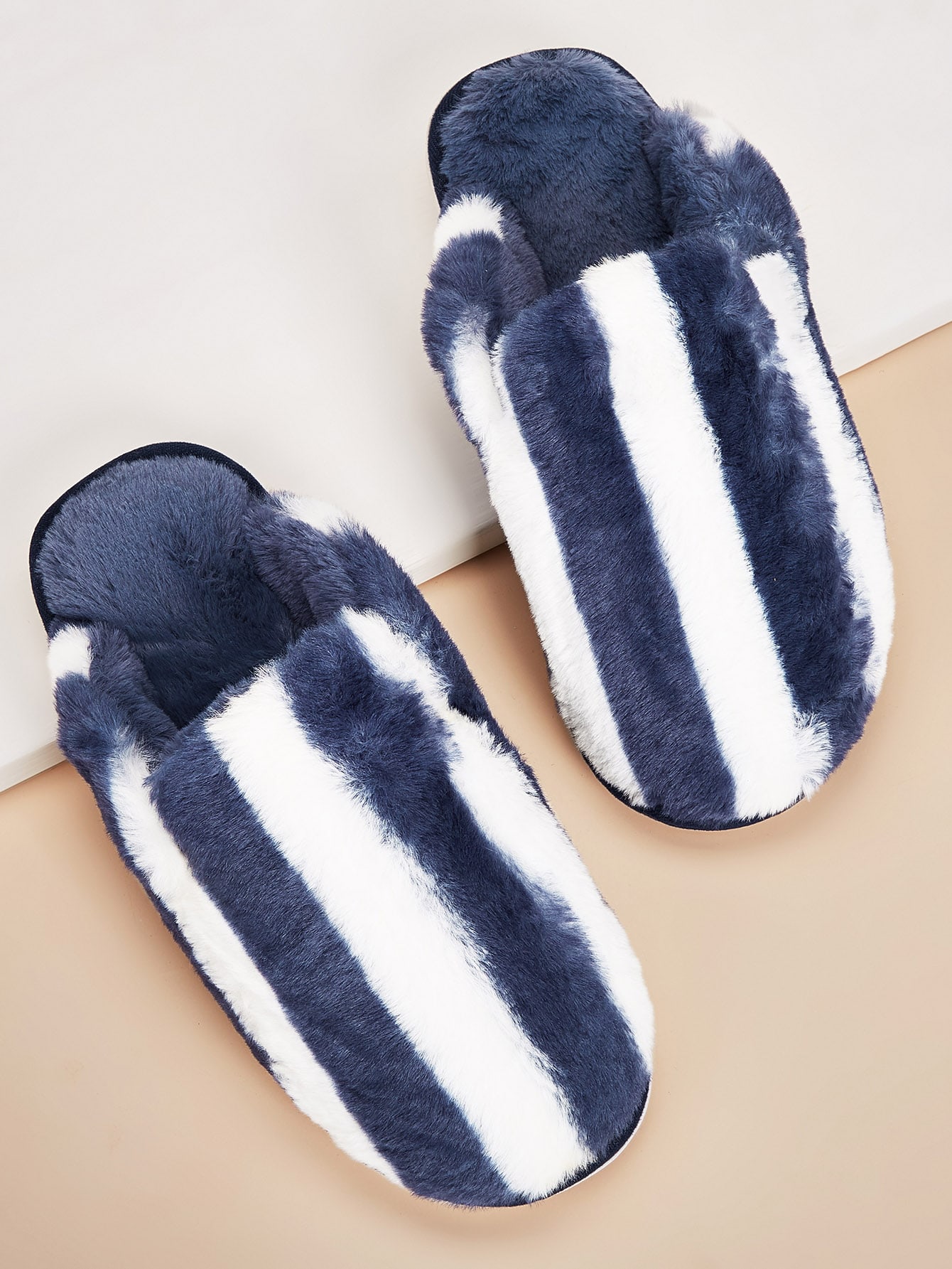 Мужские полосатые шлепанцы с искусственным мехом