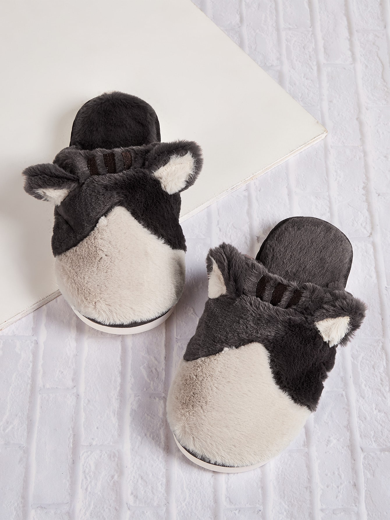 Мужские двухцветные шлепанцы с декором