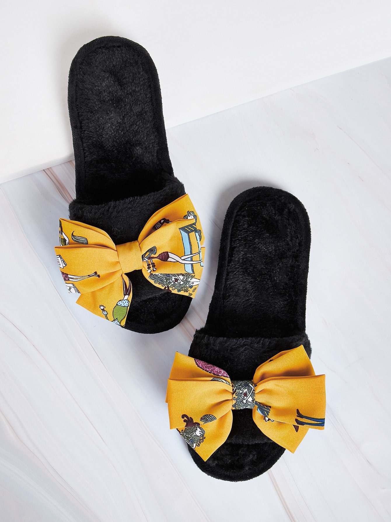 Пушистые шлепанцы с бантом и открытым носком